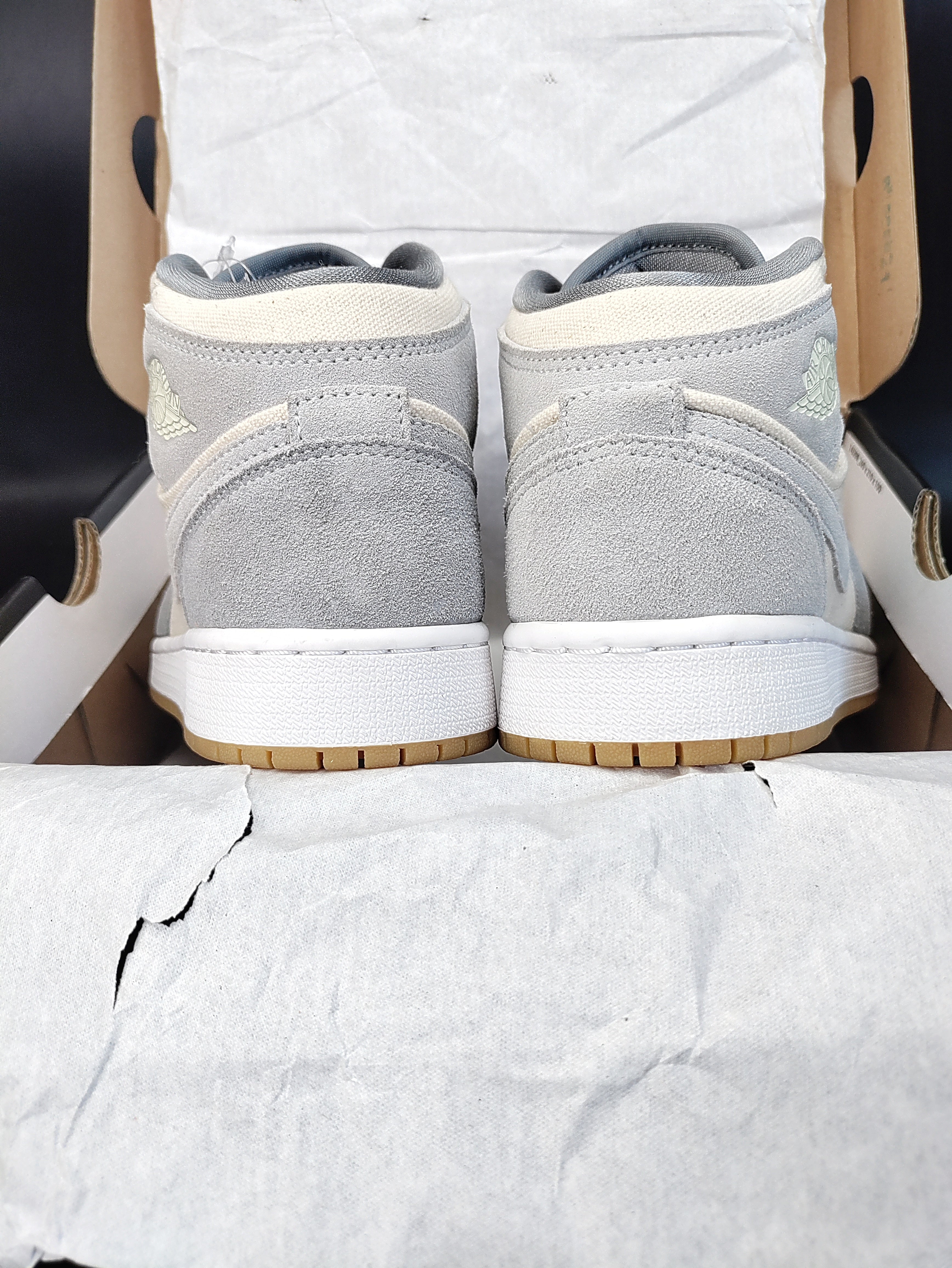 Air Jordan 1 Mid SE (GS) 'Coconut Milk/Particle Grey'