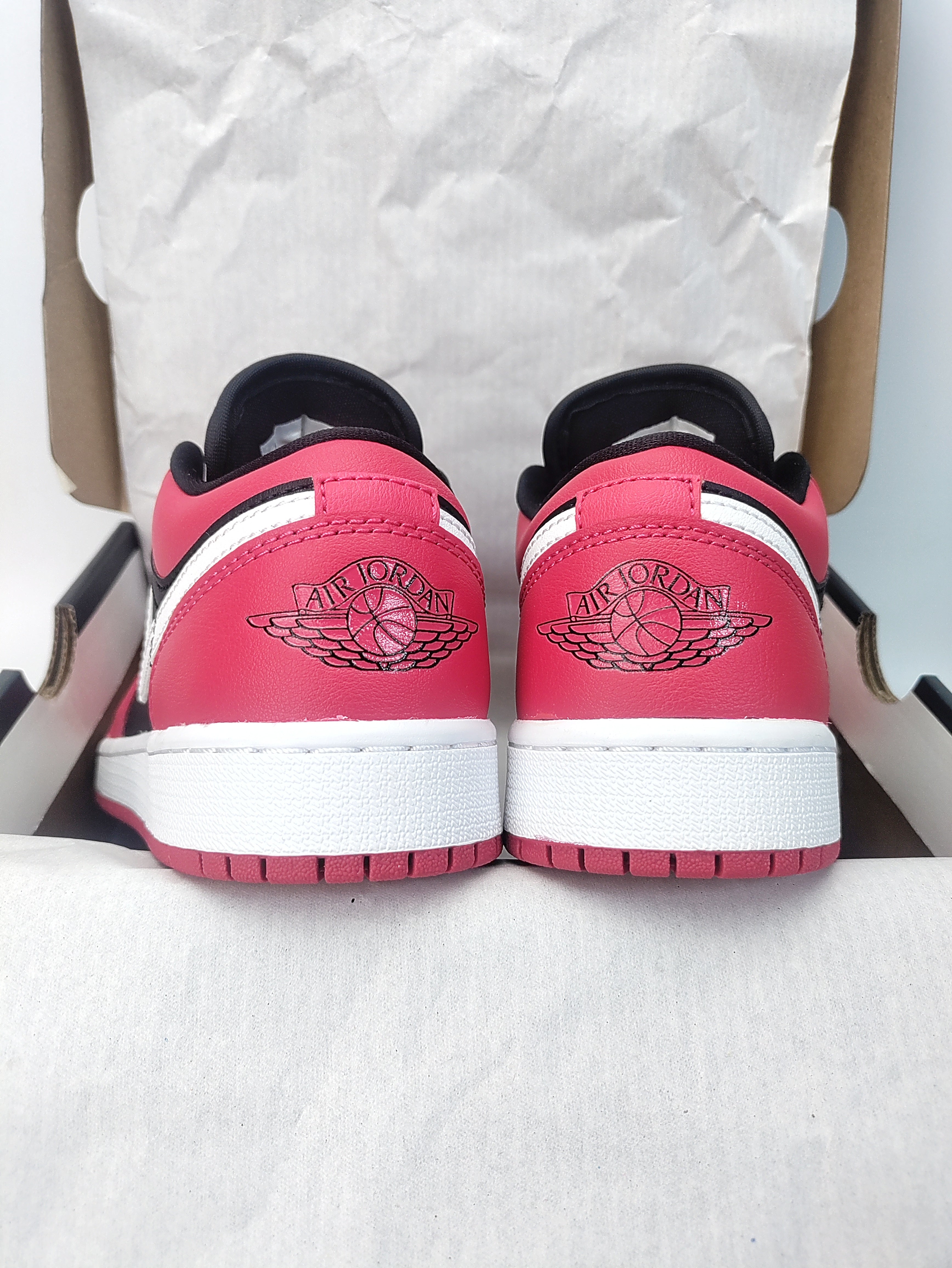 Air Jordan 1 Low (GS) 'Black/White/Very Berry'