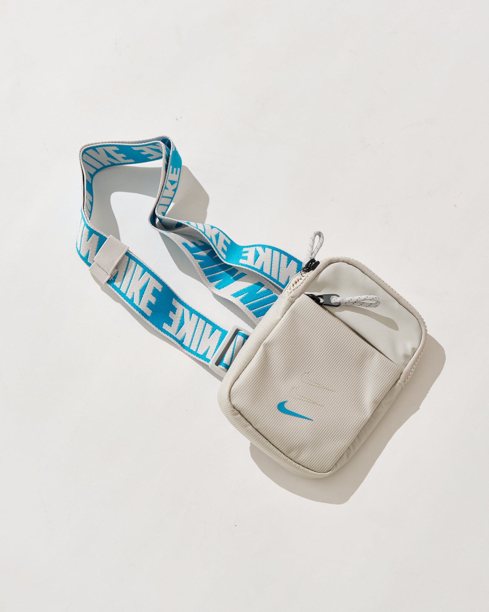 Nike Sportswear Essentials Hip Pack 'Light Bone/Laser Blue'