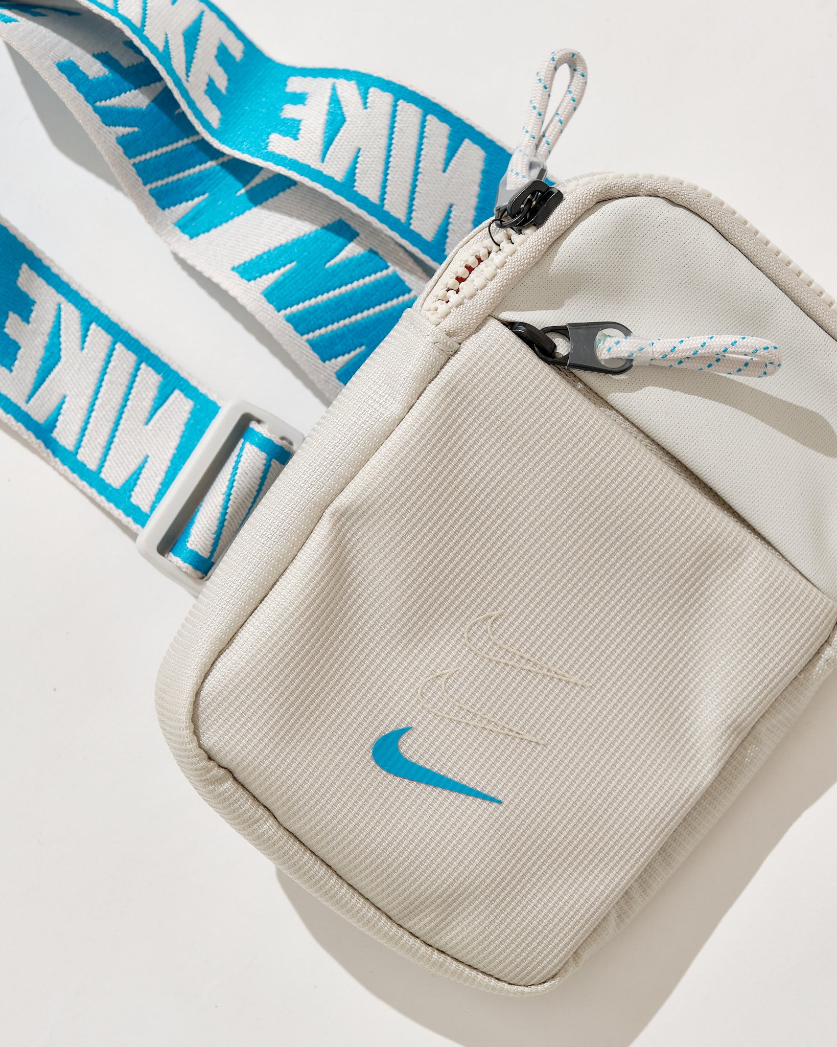 Nike Sportswear Essentials Hip Pack 'Light Bone/Laser Blue'