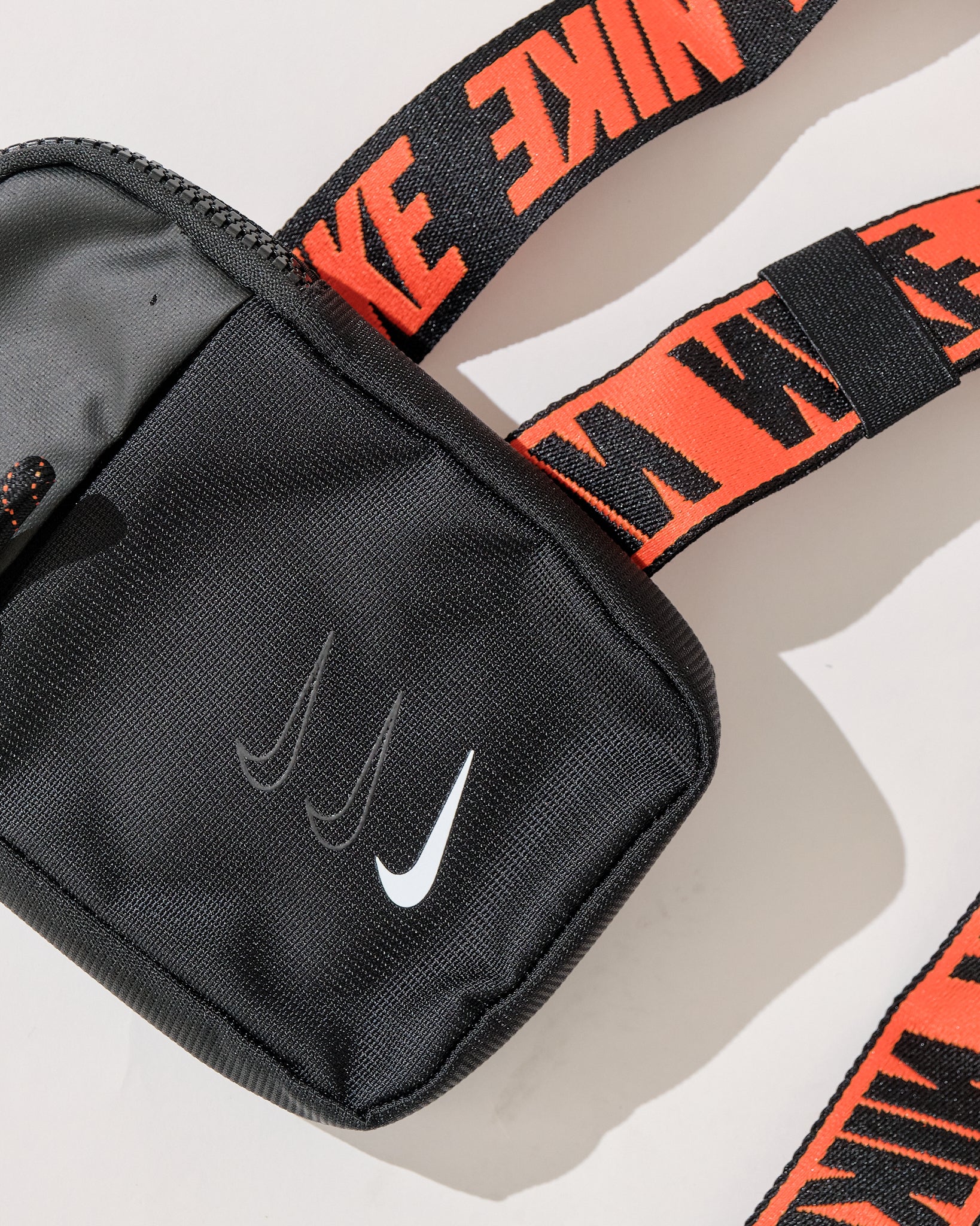 Nike Sportswear Essentials Hip Pack 'Black/Infrared'