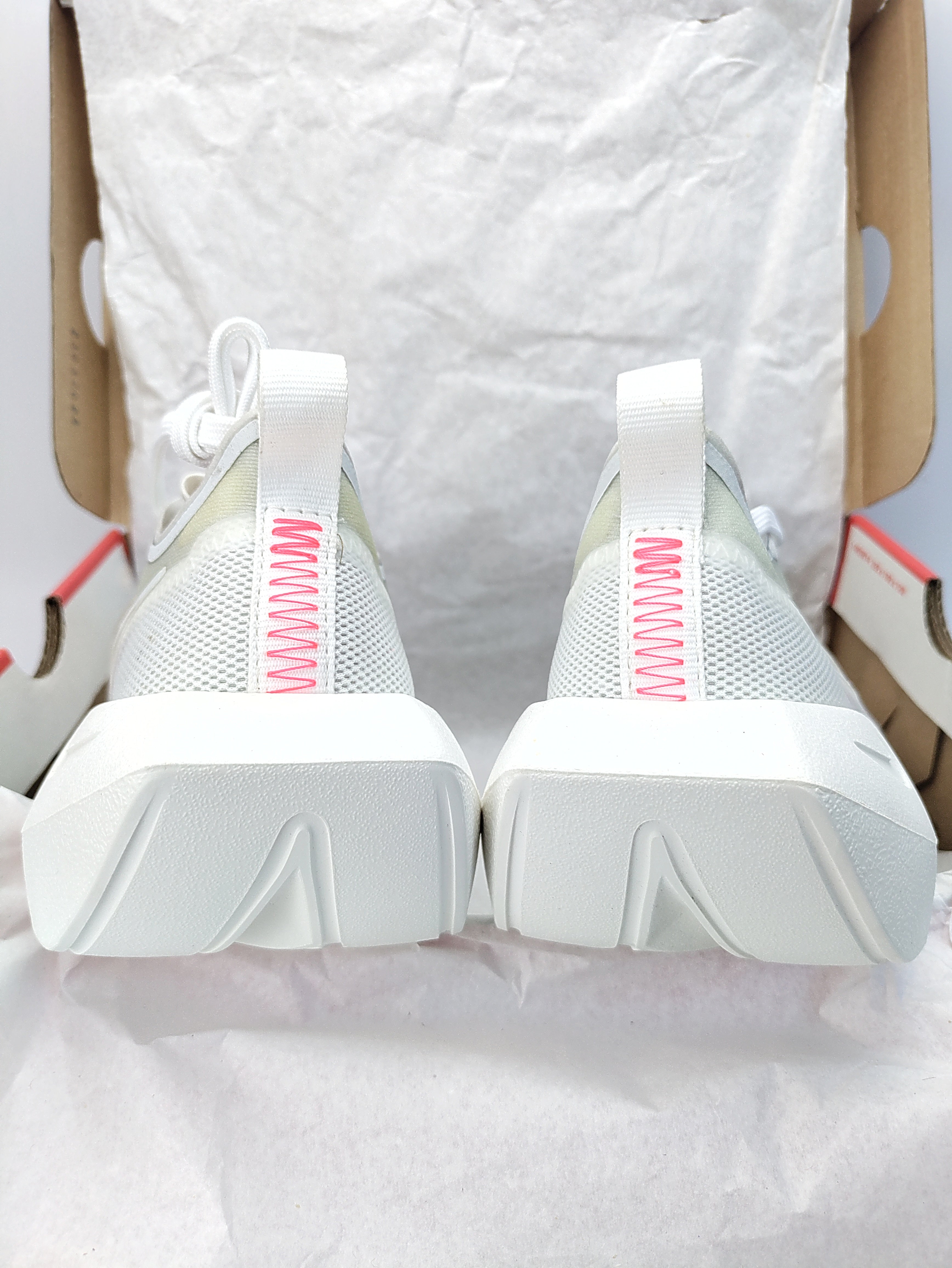 Nike Vista Lite 'White/Laser Crimson'