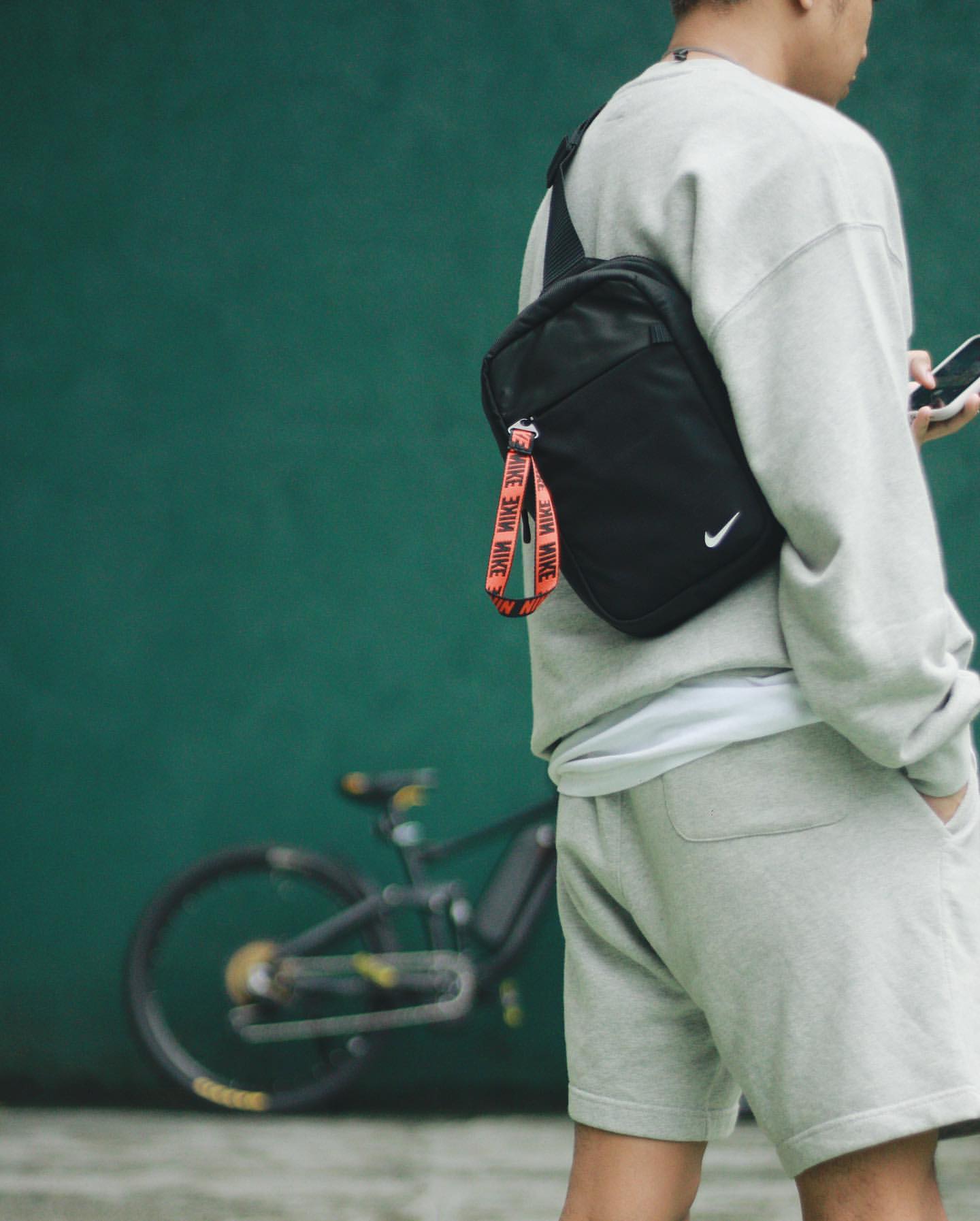 Nike Sportswear Large Hip Pack 'Black/Infrared'