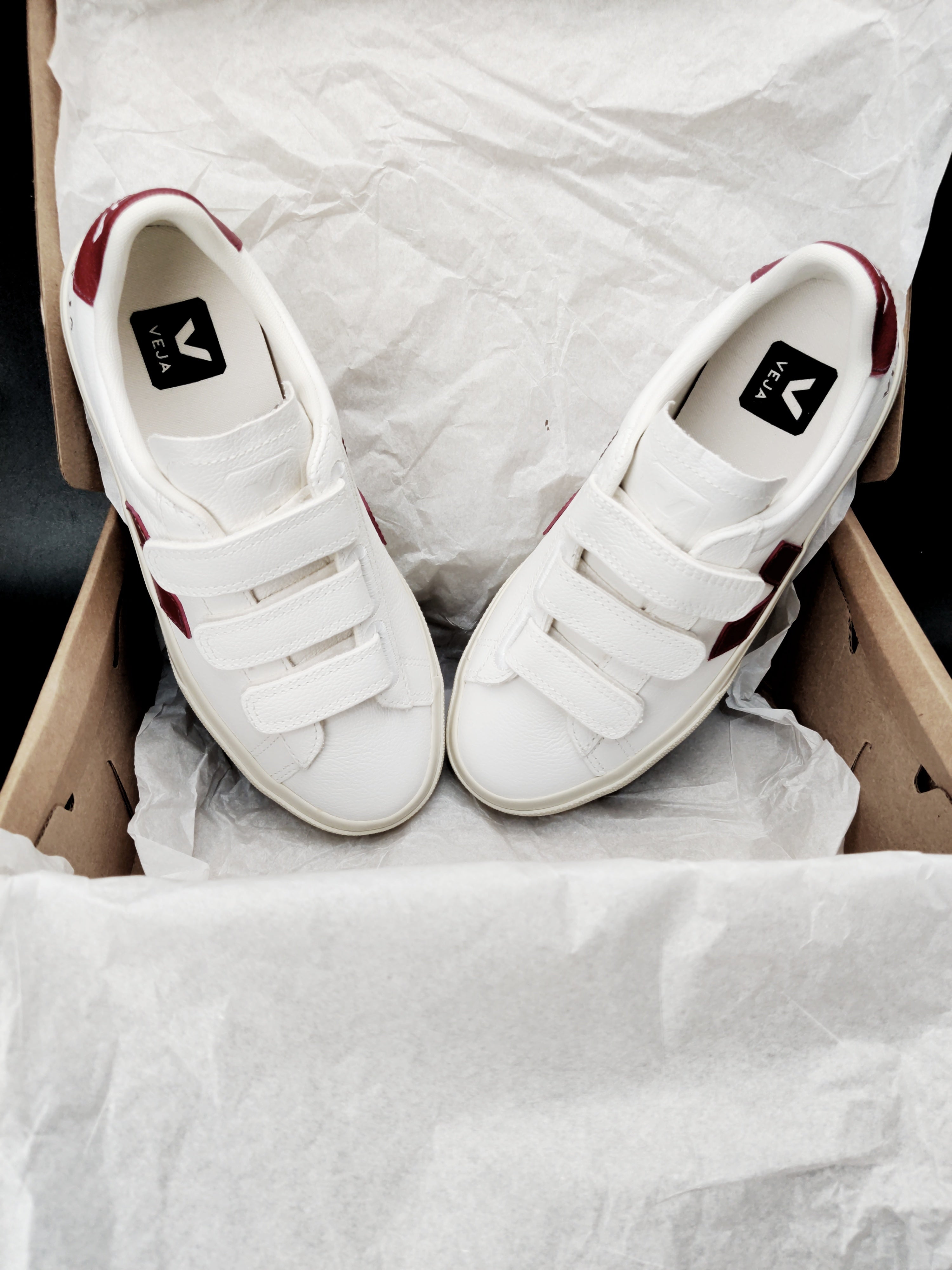 Veja Recife Chromefree Leather 'White Marsala'