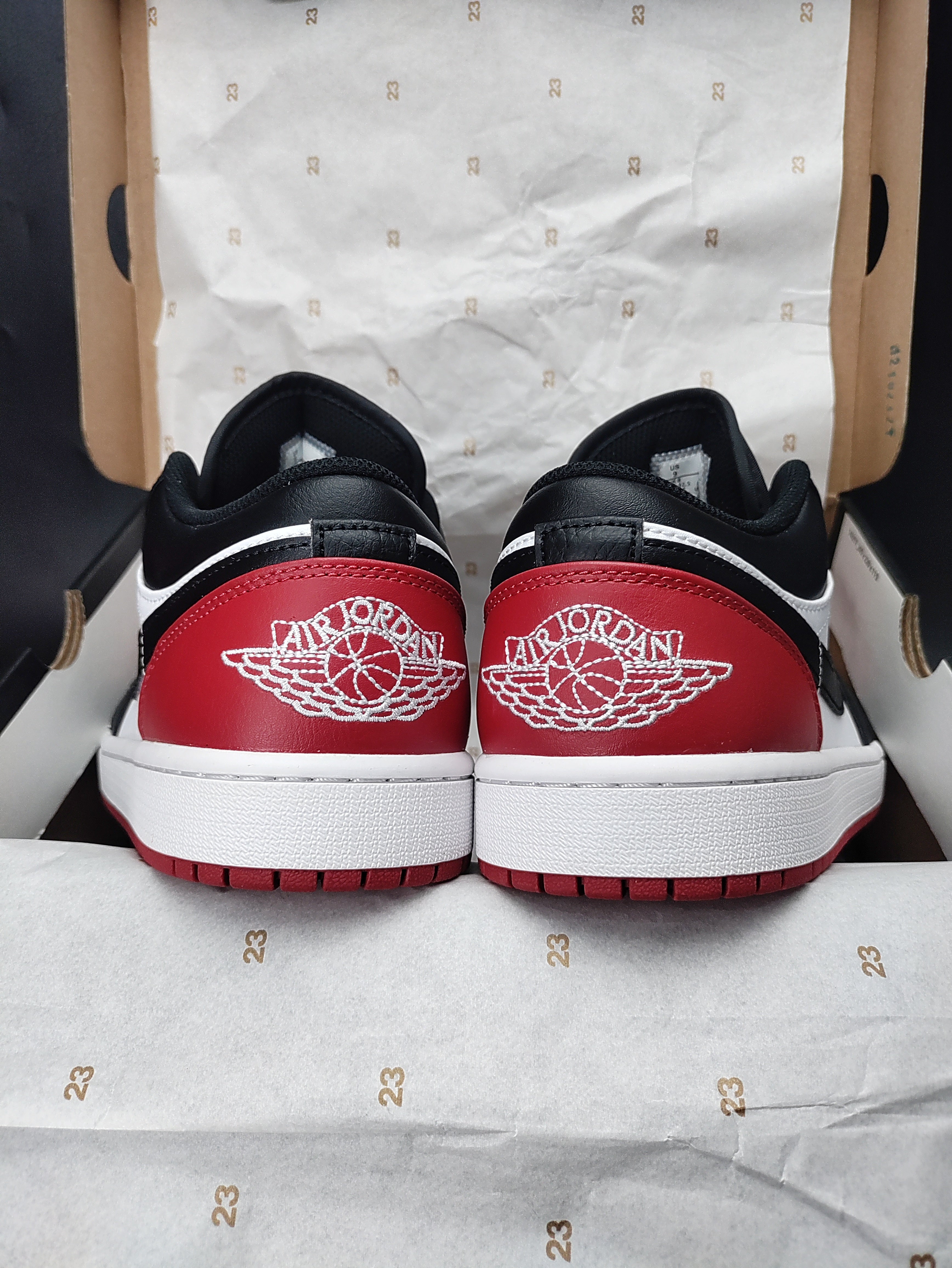 Bred toes jordans best sale