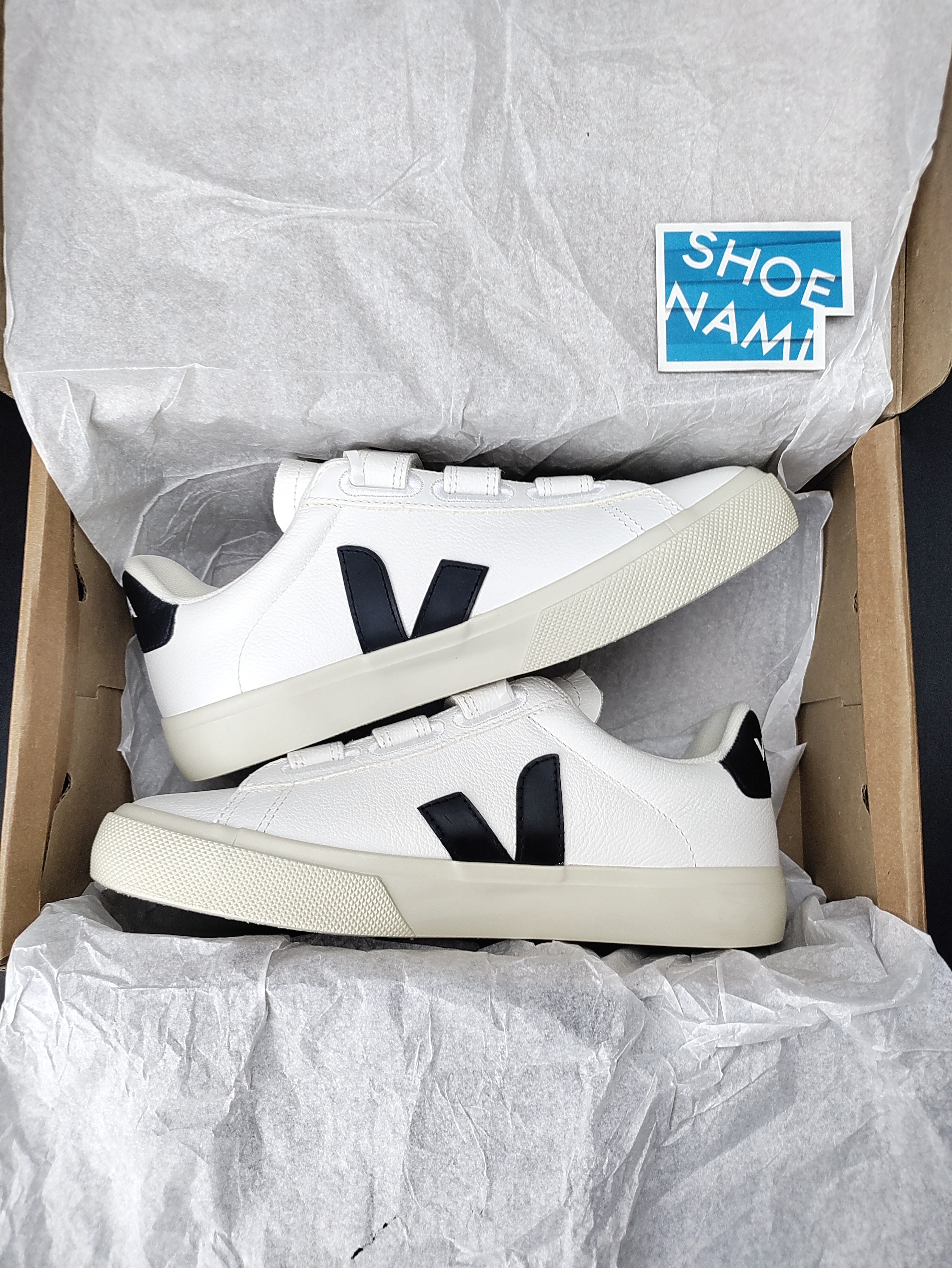 Veja Recife Chromefree Leather 'White/Black'