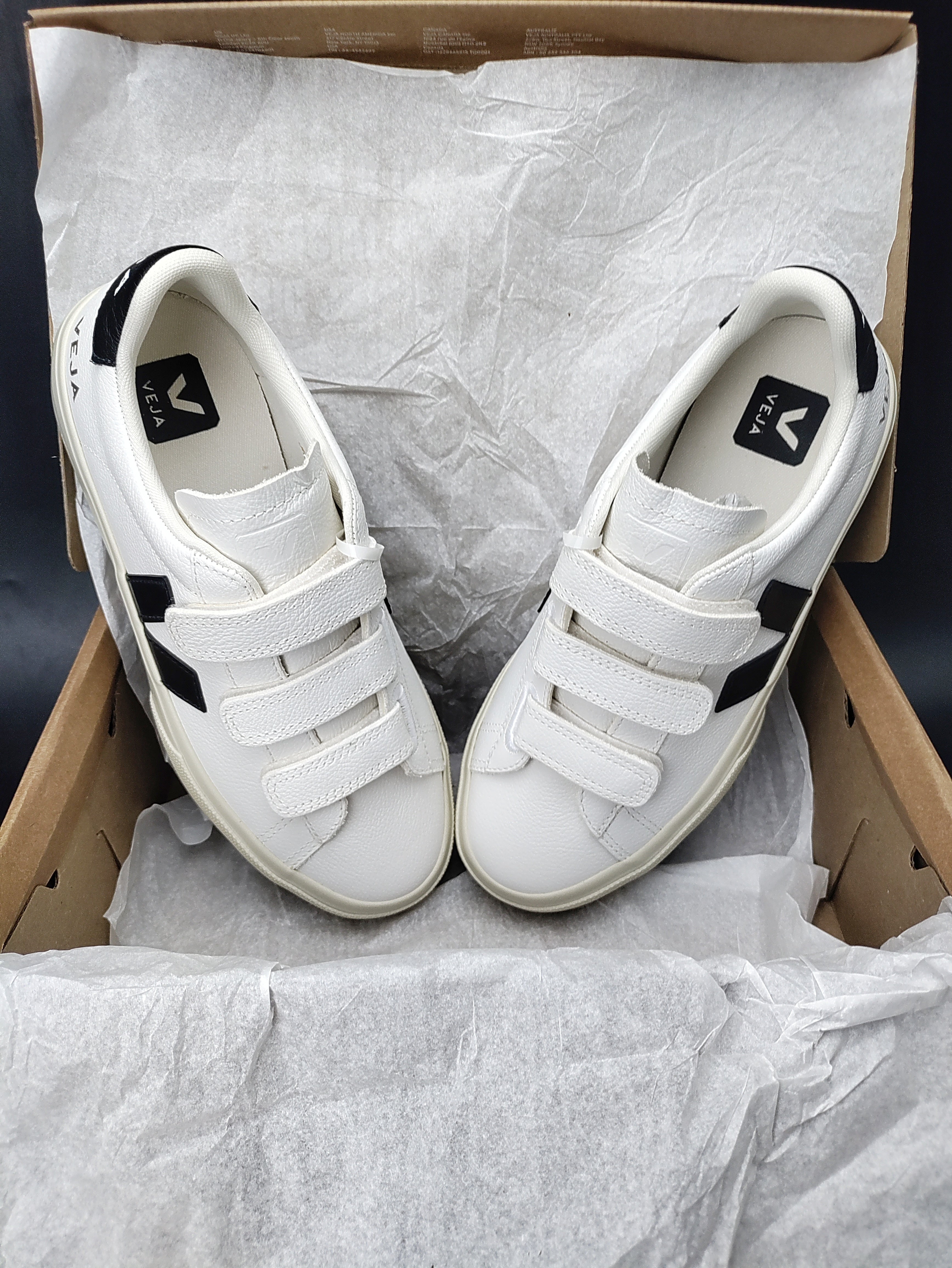 Veja Recife Chromefree Leather 'White/Black'