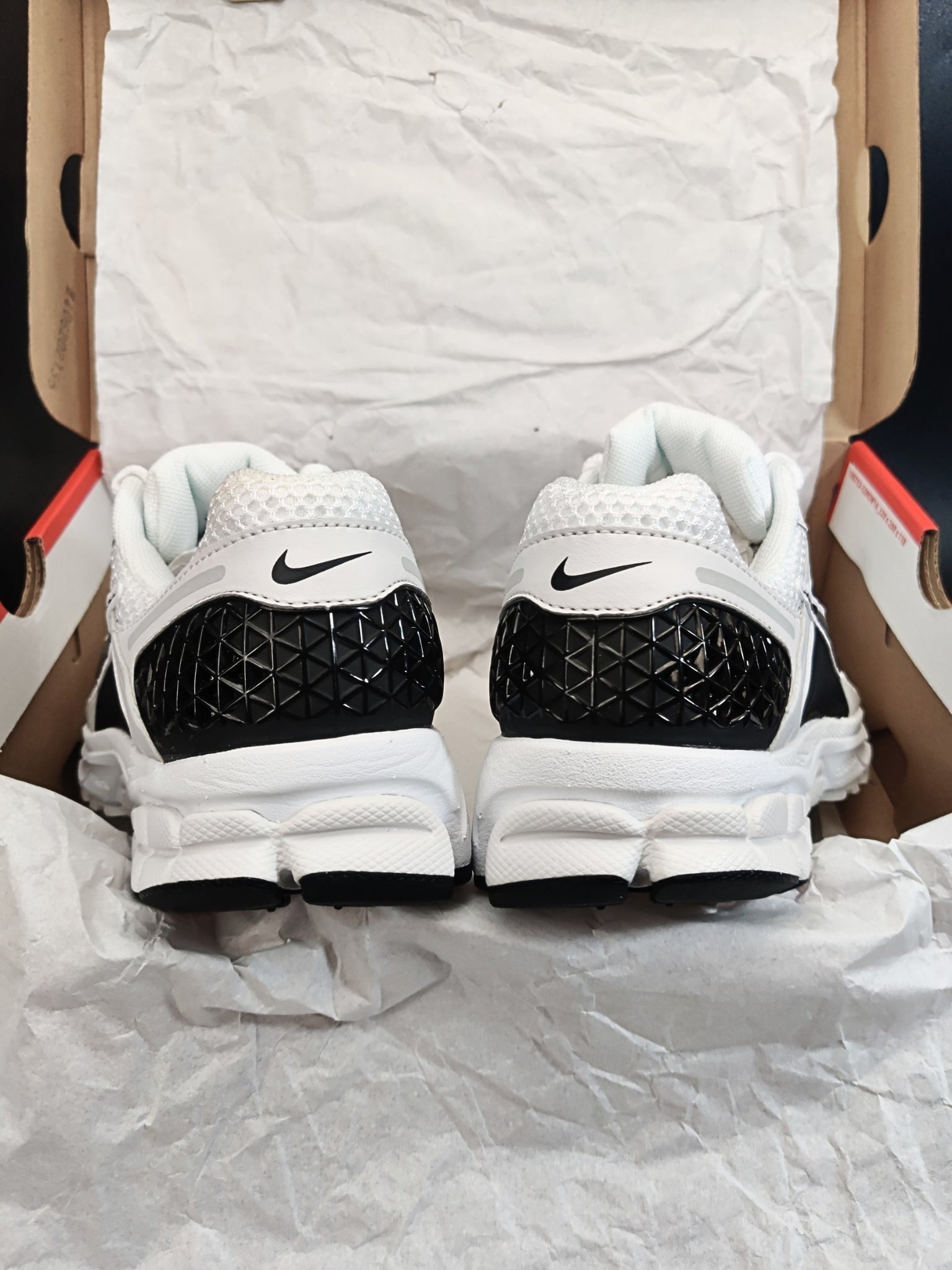 Nike Zoom Vomero 5 'White Black'