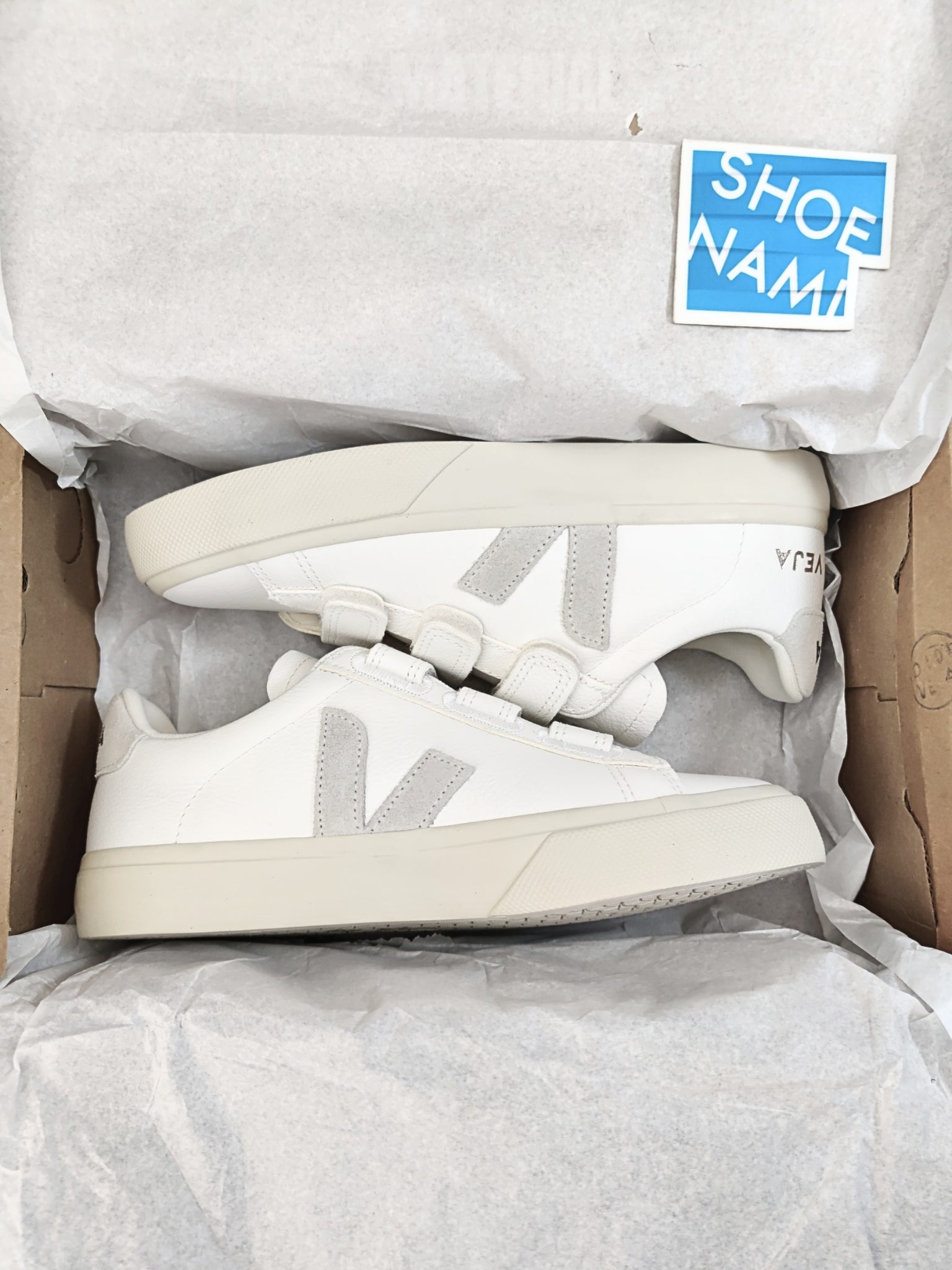 Veja Recife Chromefree 'Extra White Natural'