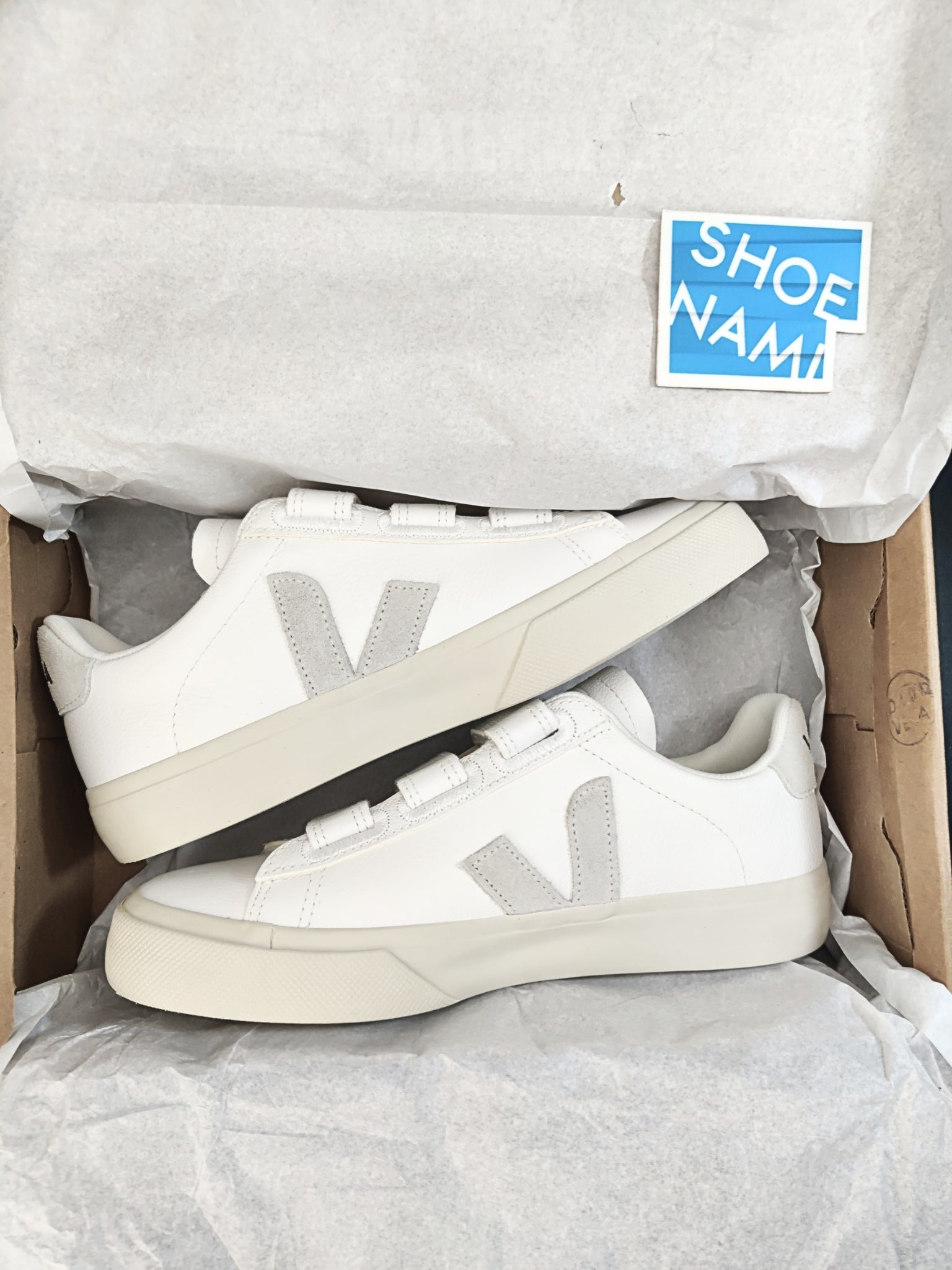 Veja Recife Chromefree 'Extra White Natural'