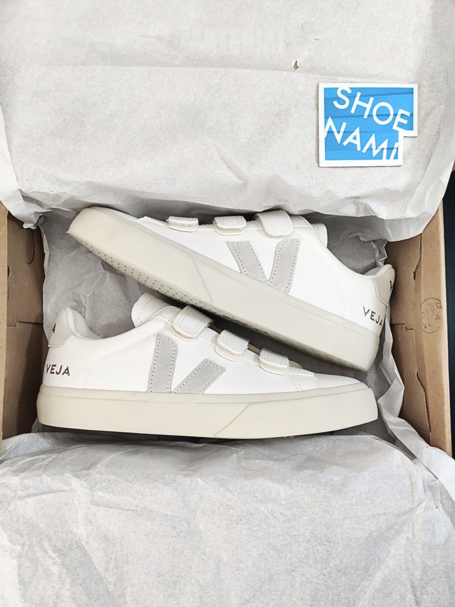 Veja Recife Chromefree 'Extra White Natural'