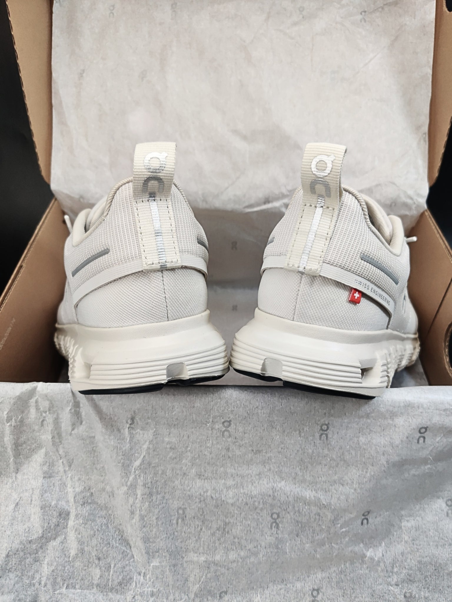On Cloud 6 Waterproof 'Pearl/Cream'
