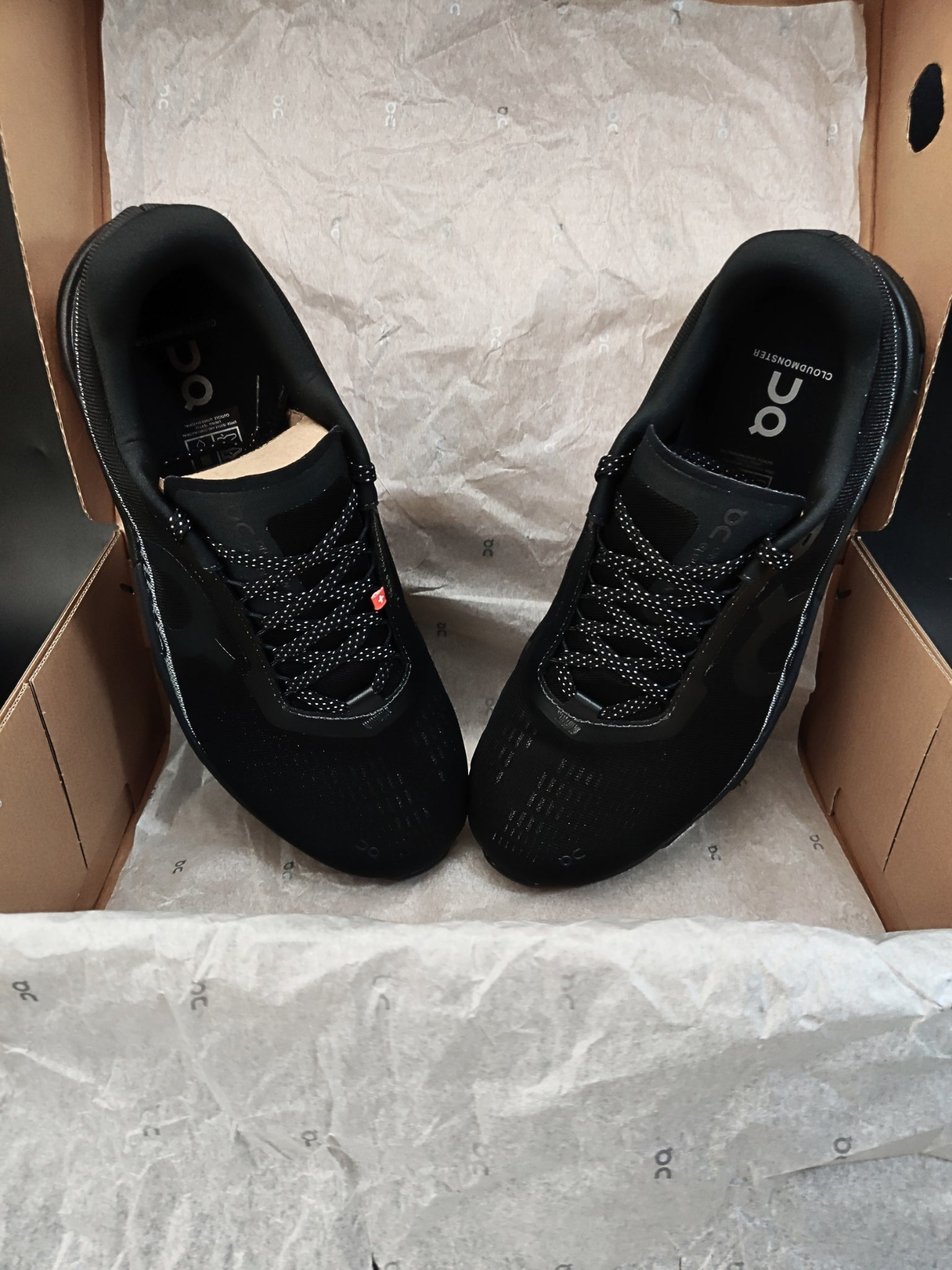 On Cloudmonster 2 'All Black'