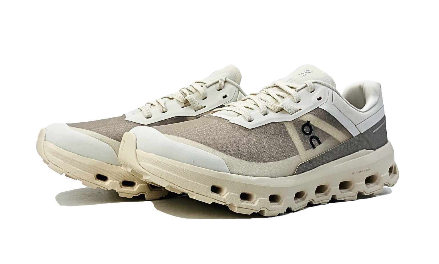 On Cloudvista 2 'Cream Desert'