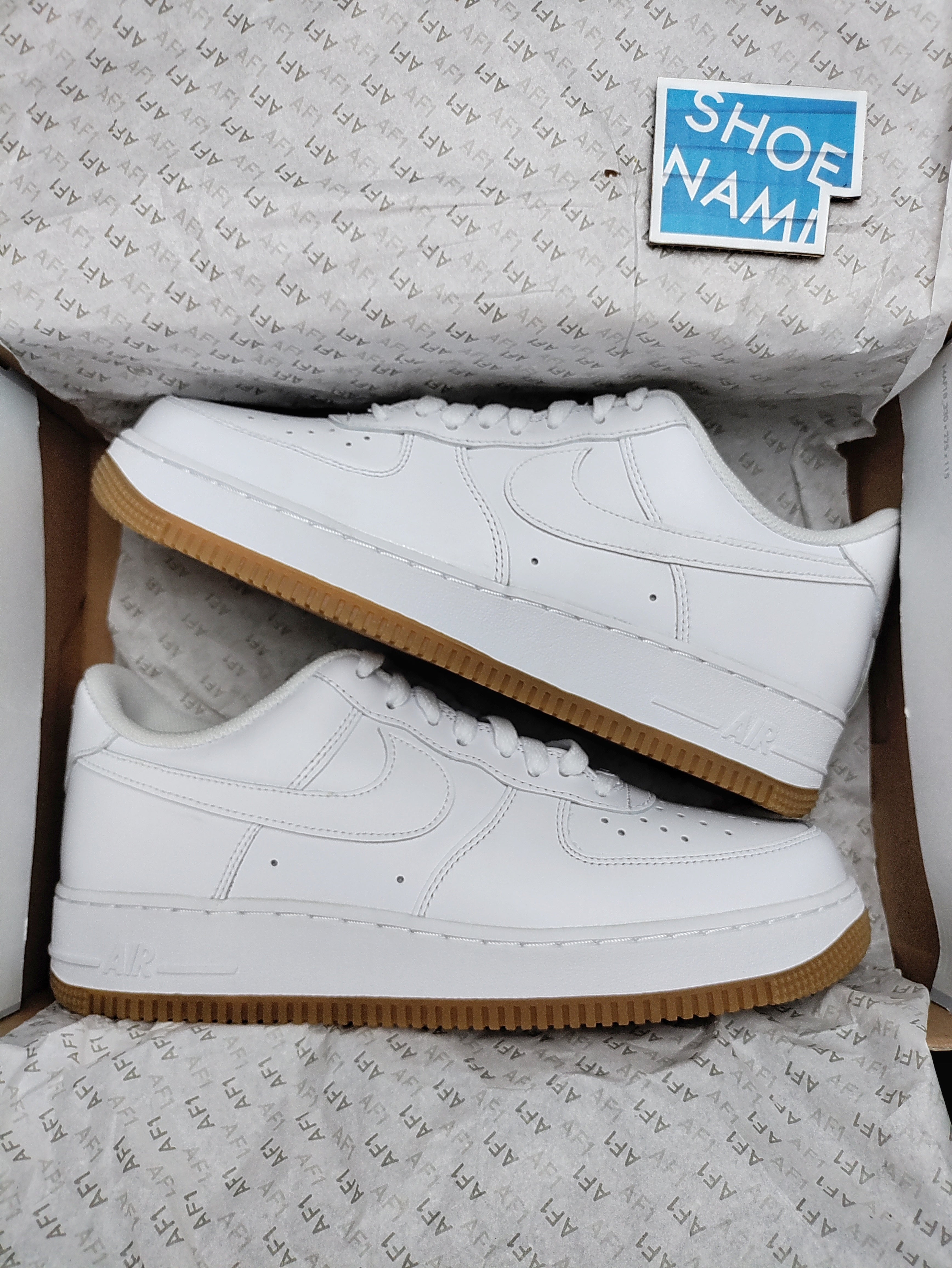 Nike air force 1 white best sale gum bottom