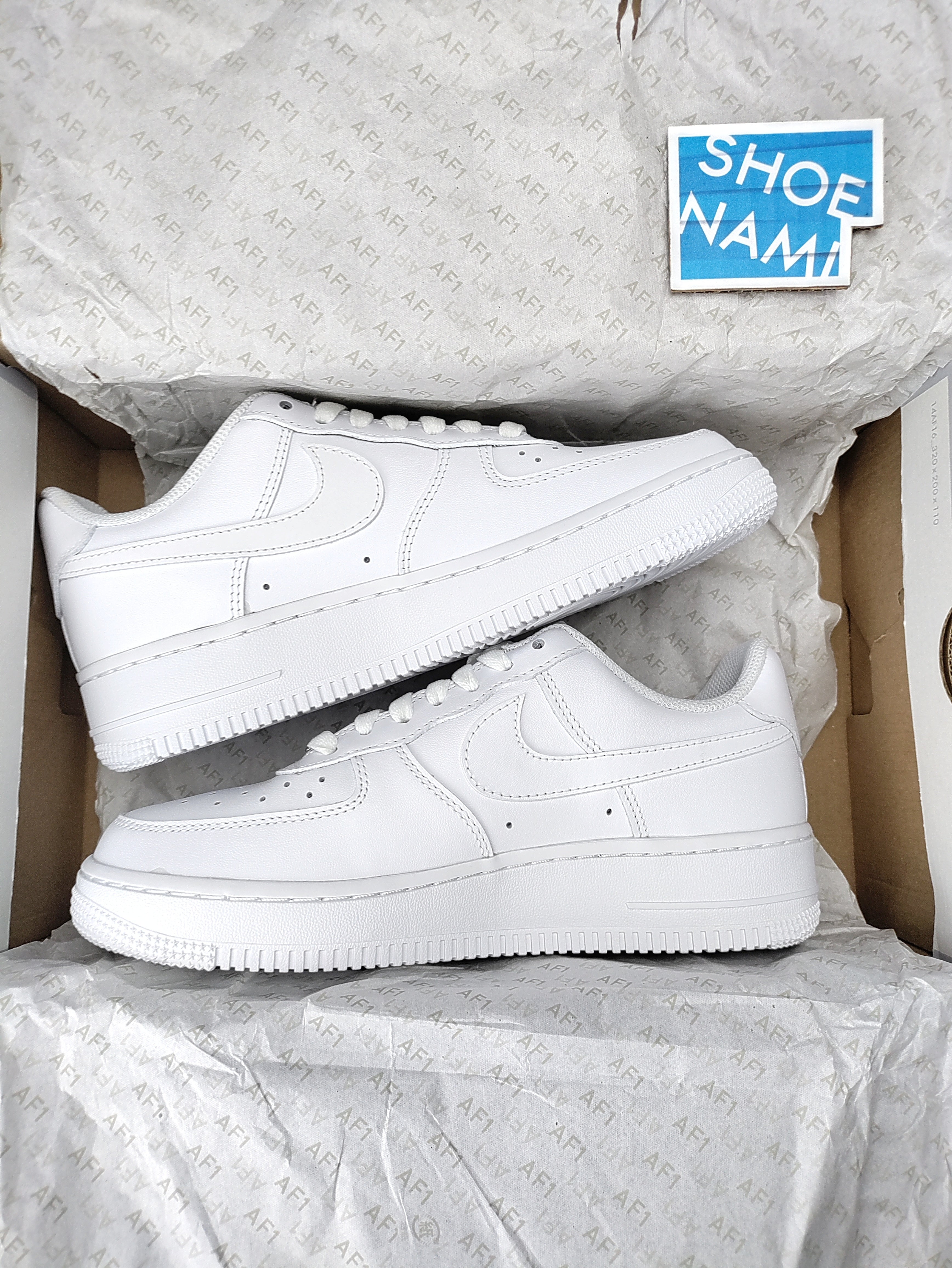 Triple white shop nike shoes