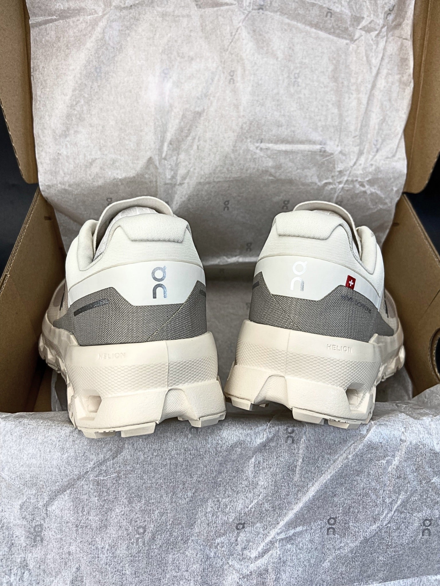 On Cloudvista 2 'Cream Desert' (W)