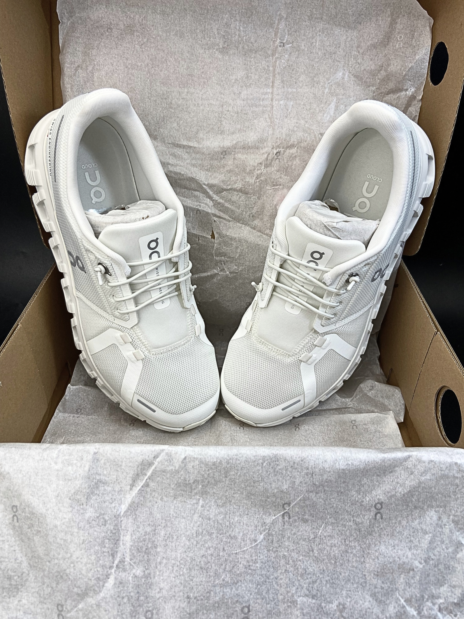 On Cloud 6 'All White'