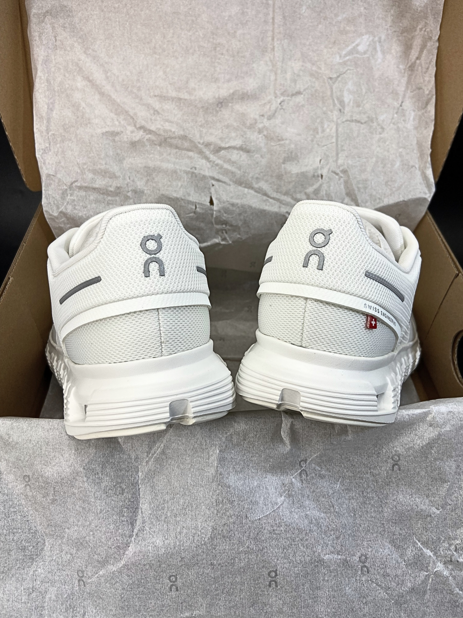 On Cloud 6 'All White'