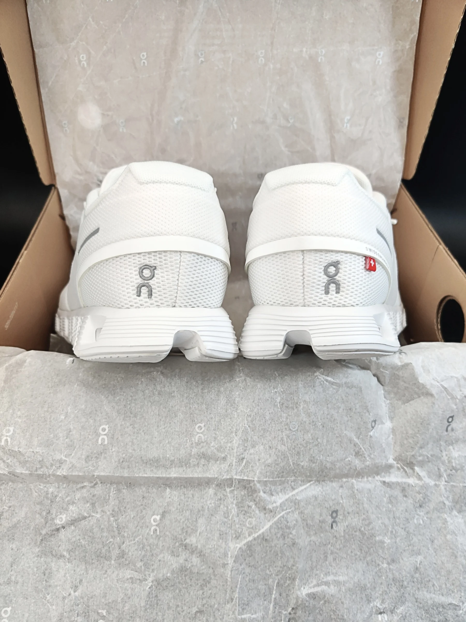 on-cloud-5-undyed-white-mens-59.98376-6