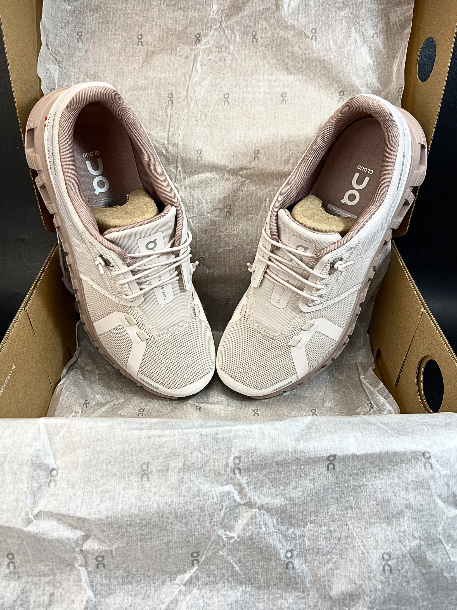 on-cloud-6-oyster-biscuit-womens-3WF10065444-05