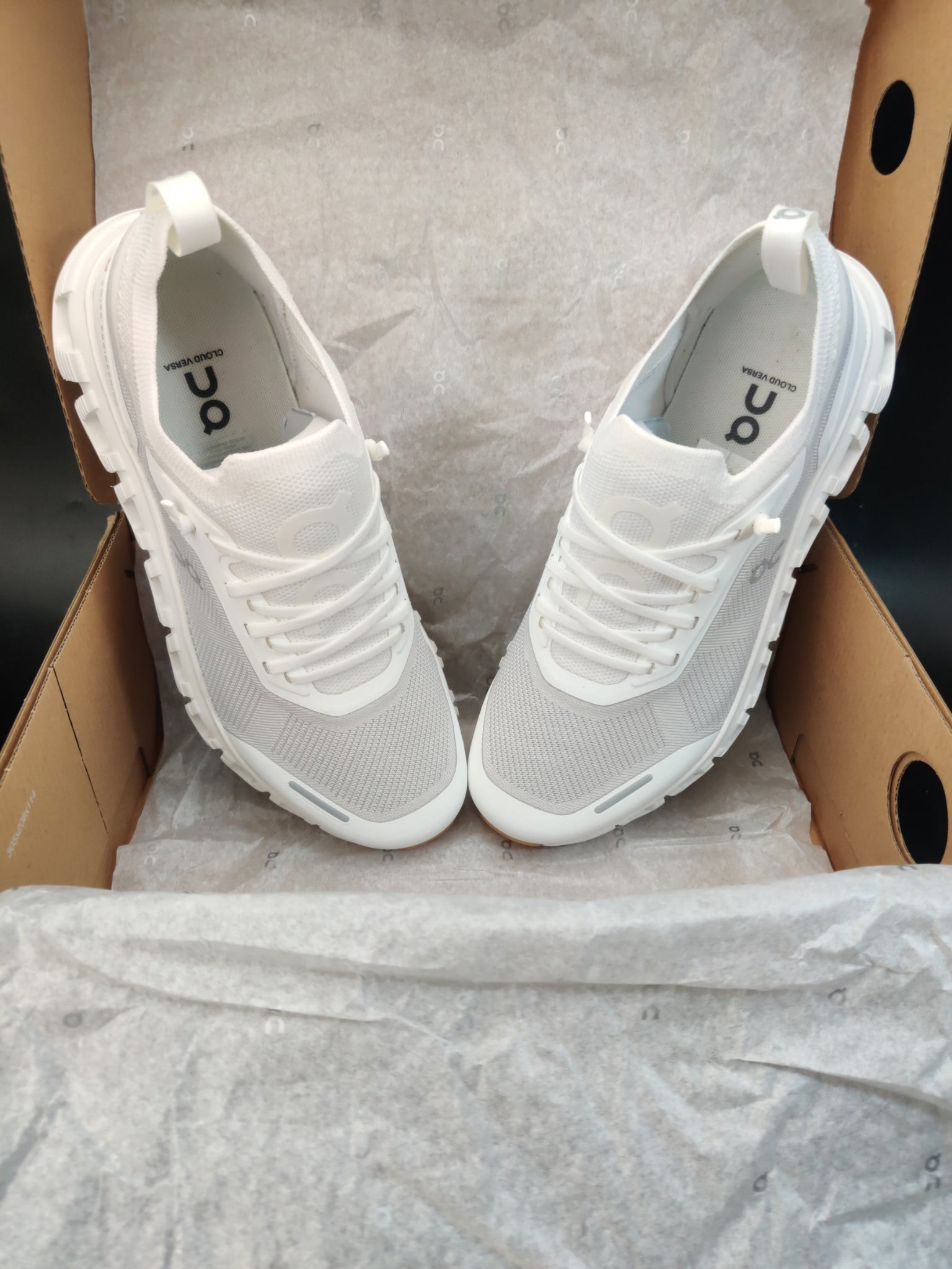 on-cloud-6-versa-all-white-mens-3MF10041200-5