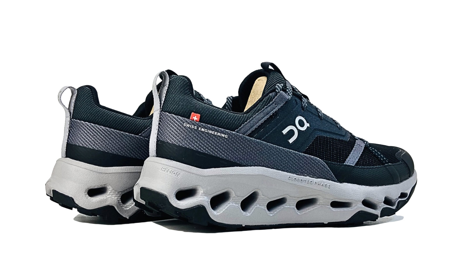 on-cloudhorizon-black-alloy-womens-3WE10010702-8