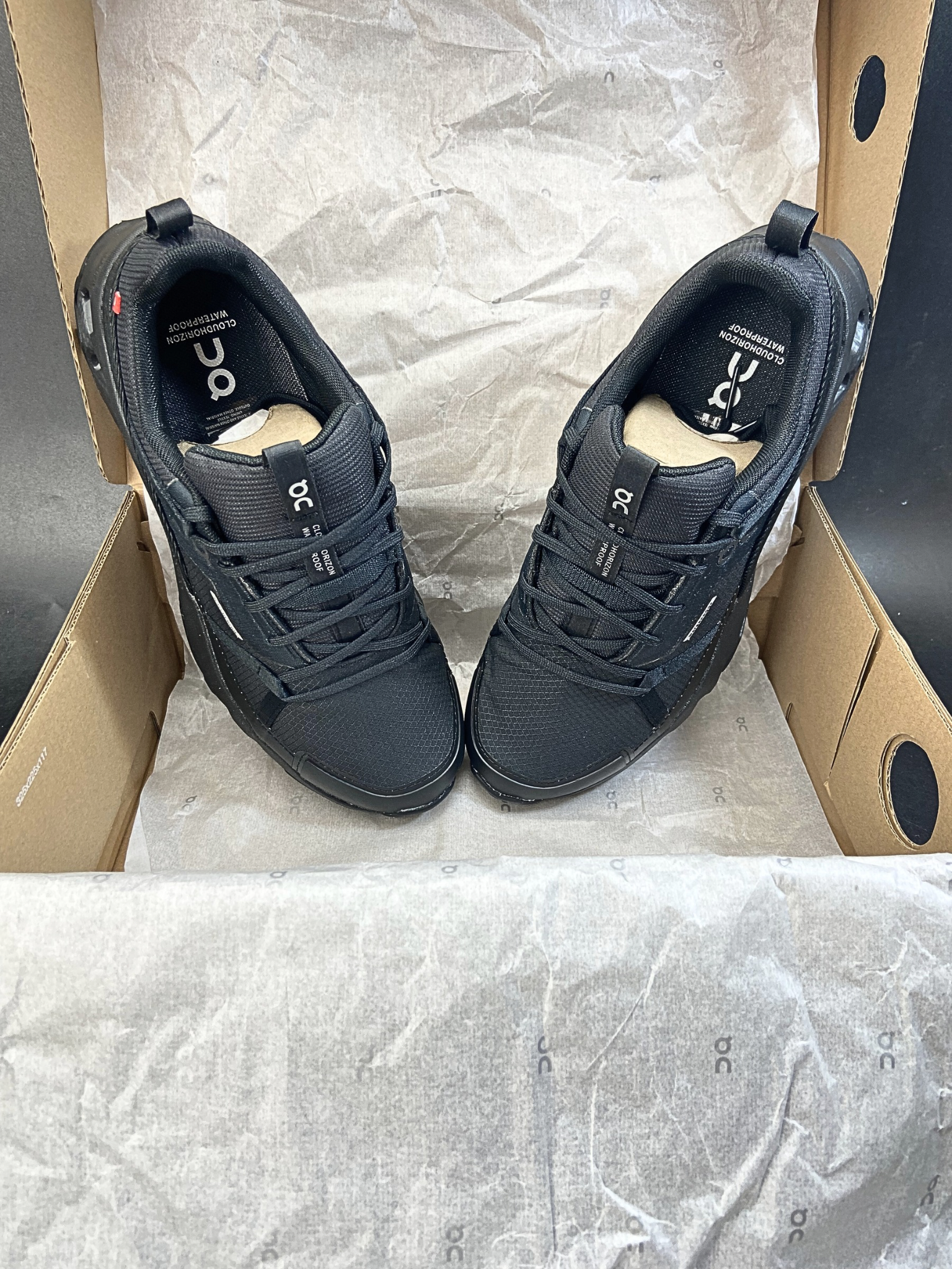 /on-cloudhorizon-waterproof-black-womens-3WE10021043-2