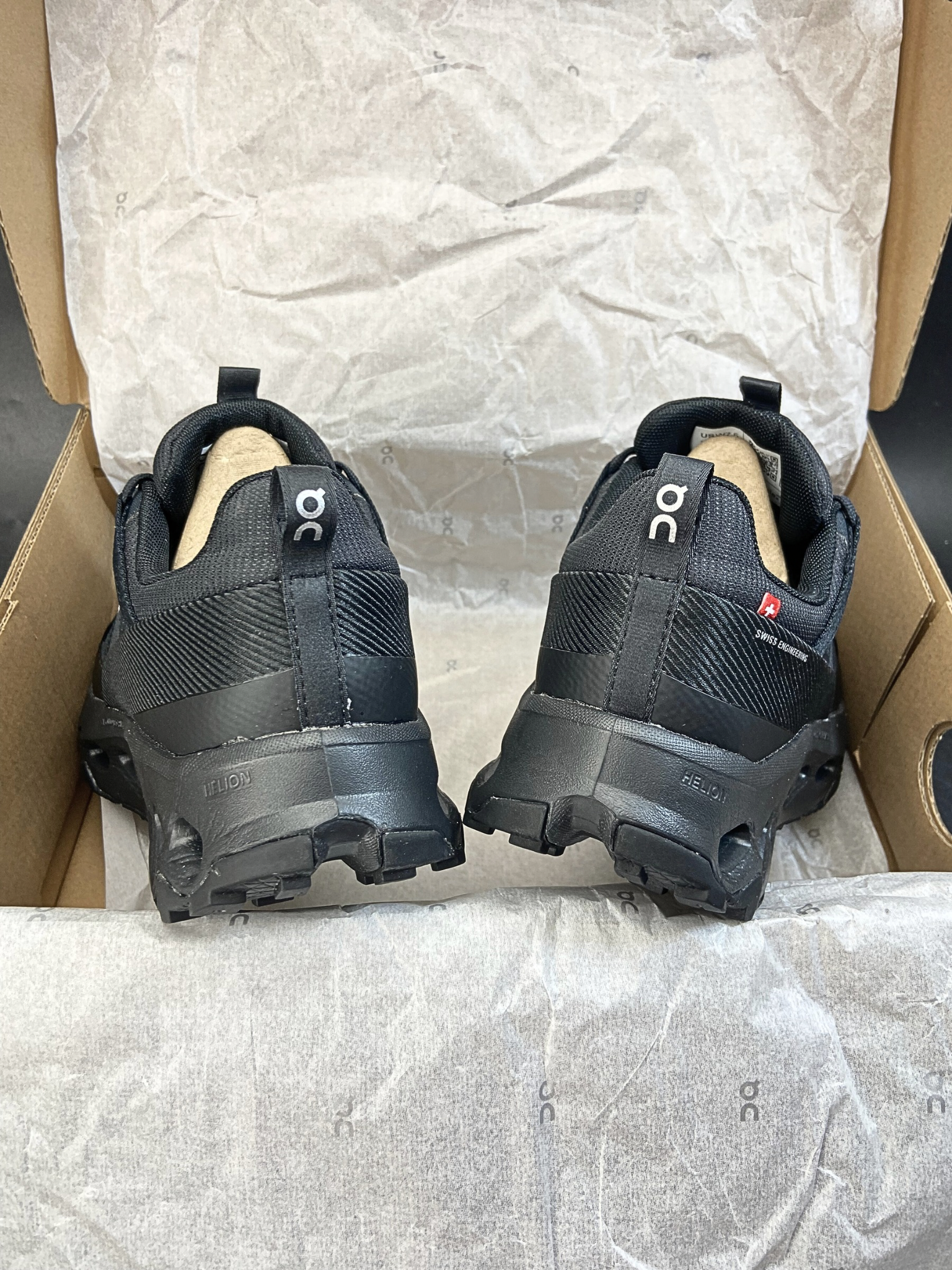 /on-cloudhorizon-waterproof-black-womens-3WE10021043-3