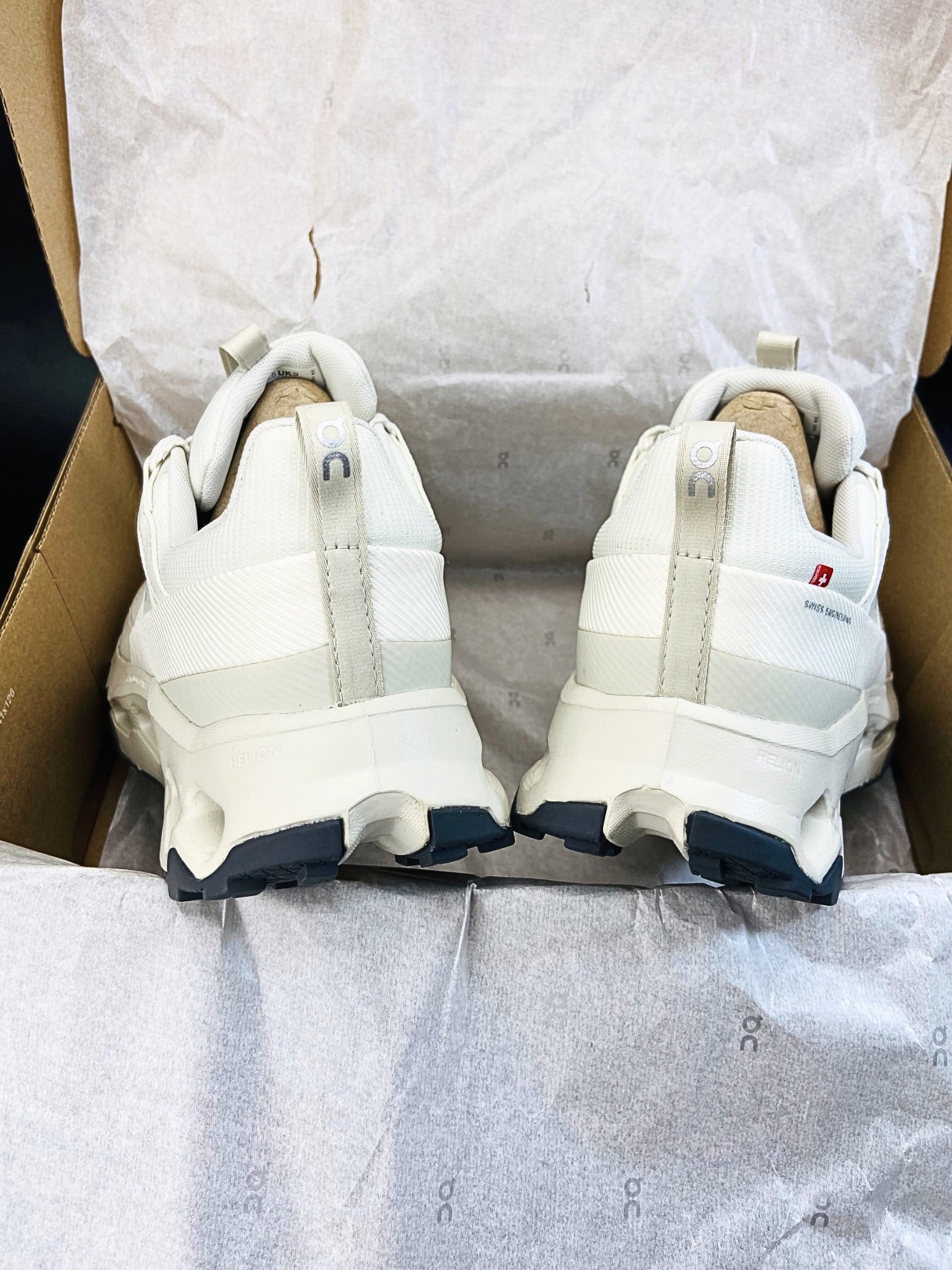 on-cloudhorizon-waterproof-ghost-ivory-mens-3ME10053586-6