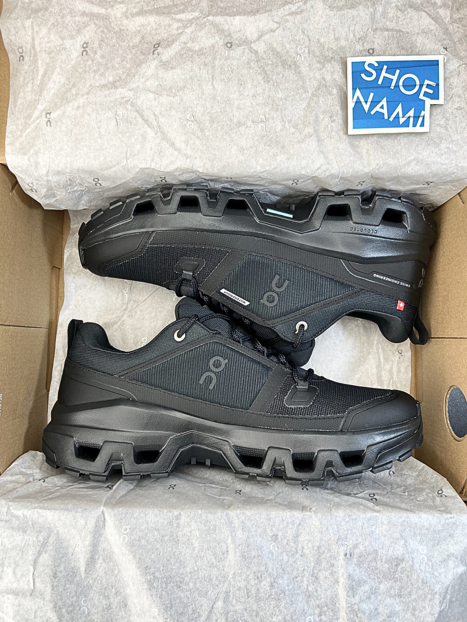 on-cloudrock-low-waterproof-triple-black-mens-3MF10251043-2