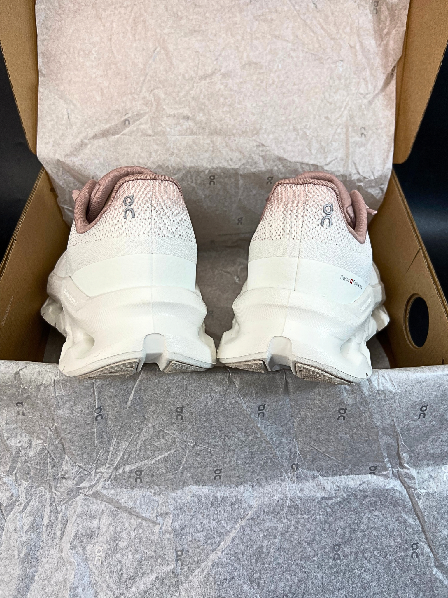 on-cloudtilt-biscuit-ivory-3WE10055221-08