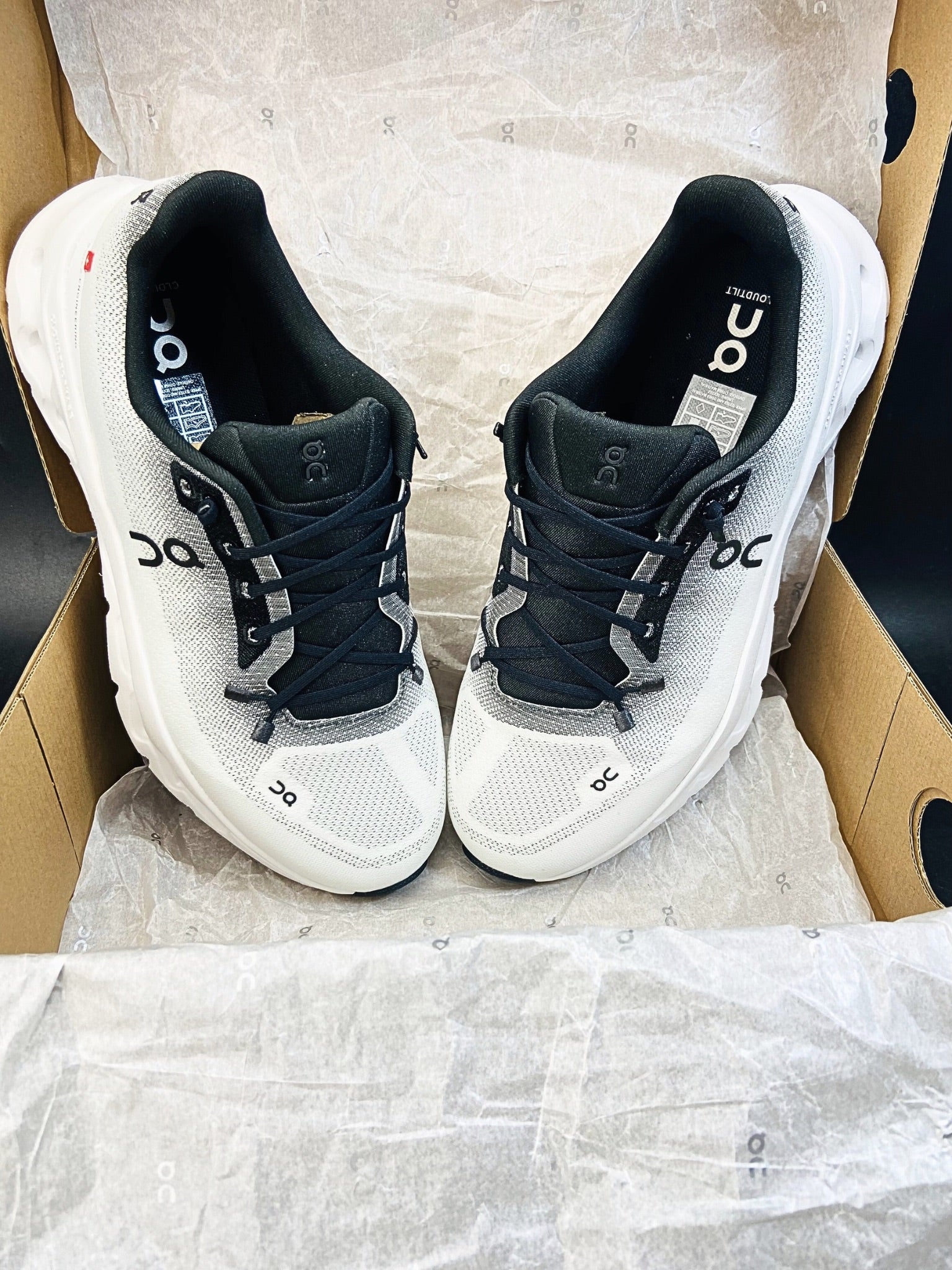 On Cloudtilt 'Black Ivory'