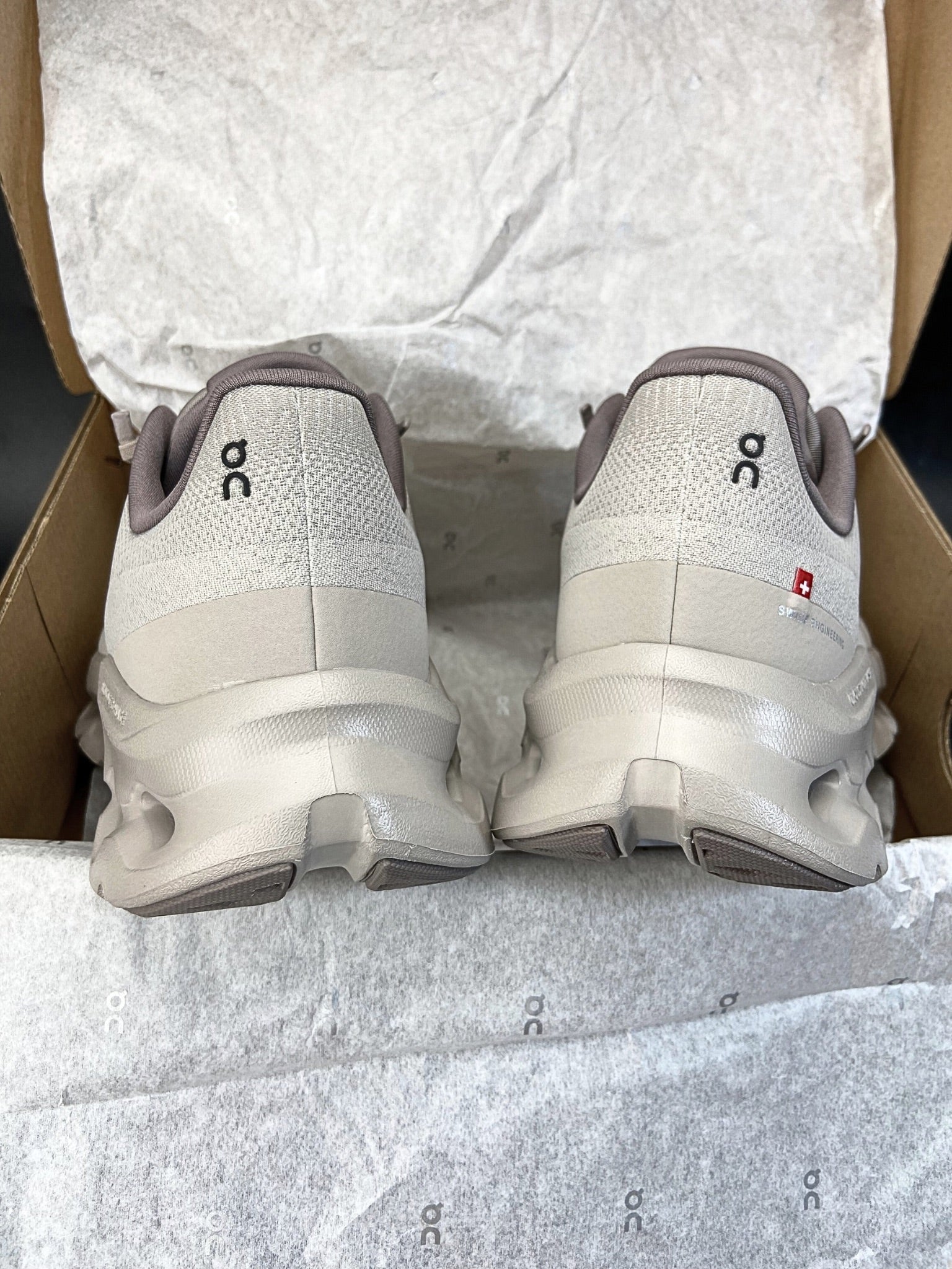 on-cloudtilt-cinder-ash-mens-3ME10101910-06