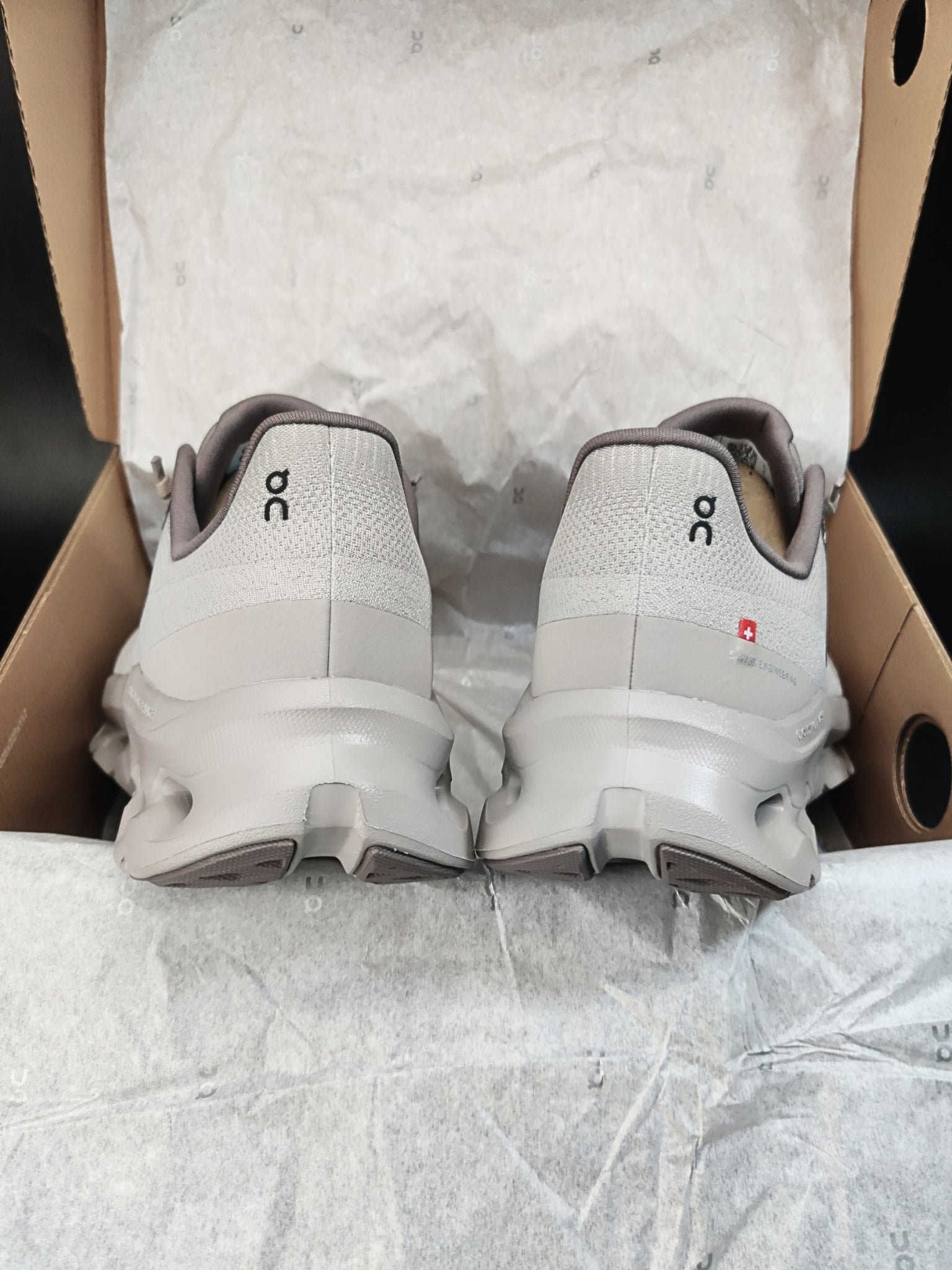 on-cloudtilt-cinder-ash-mens-3ME10101910-6