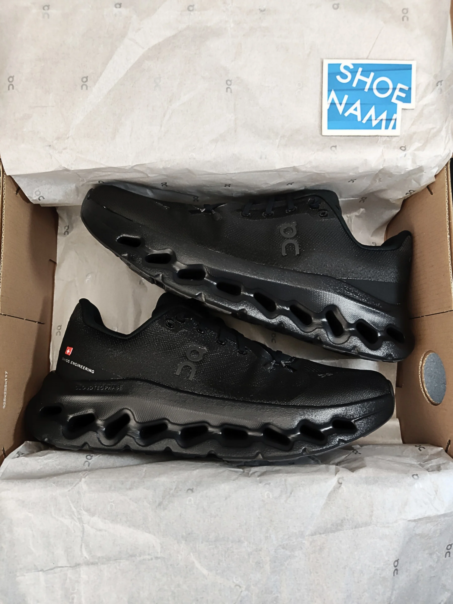 on-cloudtilt-eclipse-black-mens-3ME10100264-4
