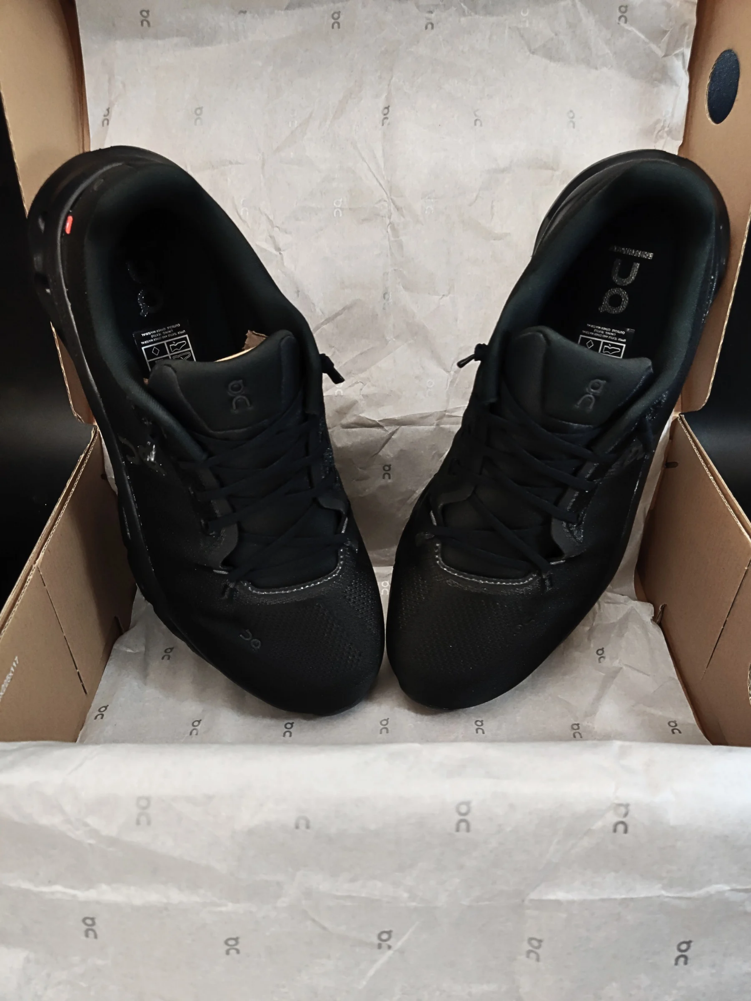 on-cloudtilt-eclipse-black-mens-3ME10100264-5