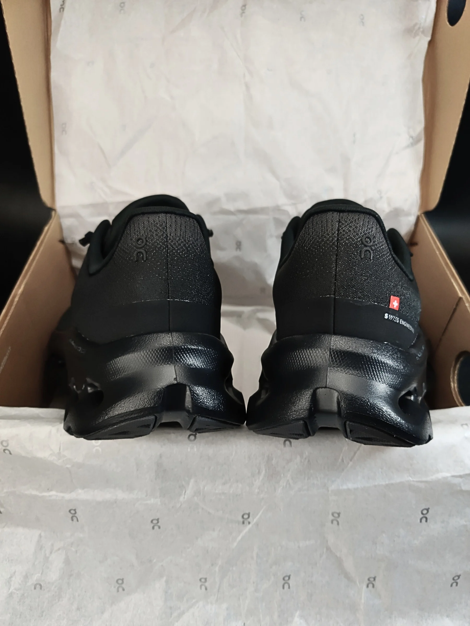 on-cloudtilt-eclipse-black-mens-3ME10100264-6