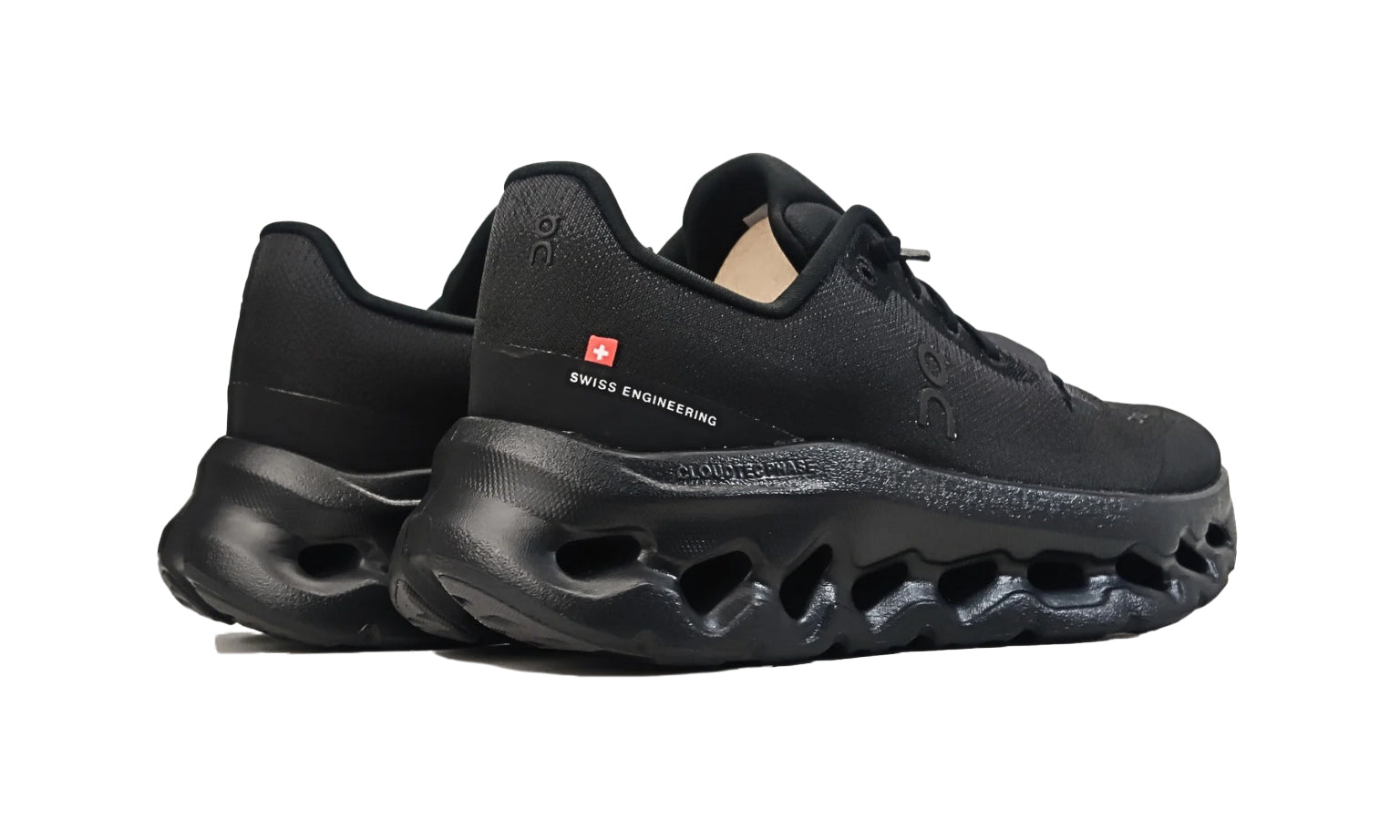 on-cloudtilt-eclipse-black-mens-3ME10100264-8