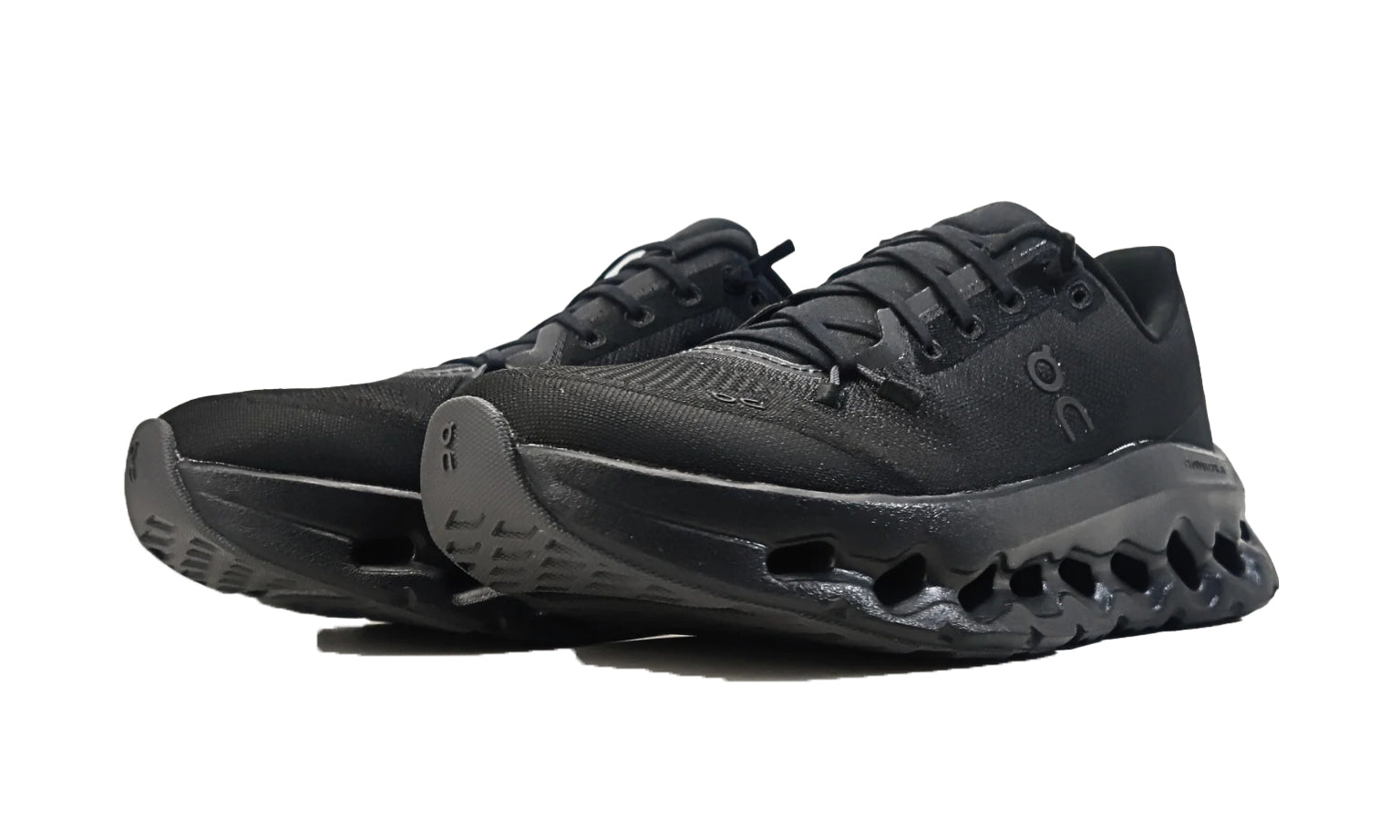 on-cloudtilt-eclipse-black-womens-3WE10050264-10