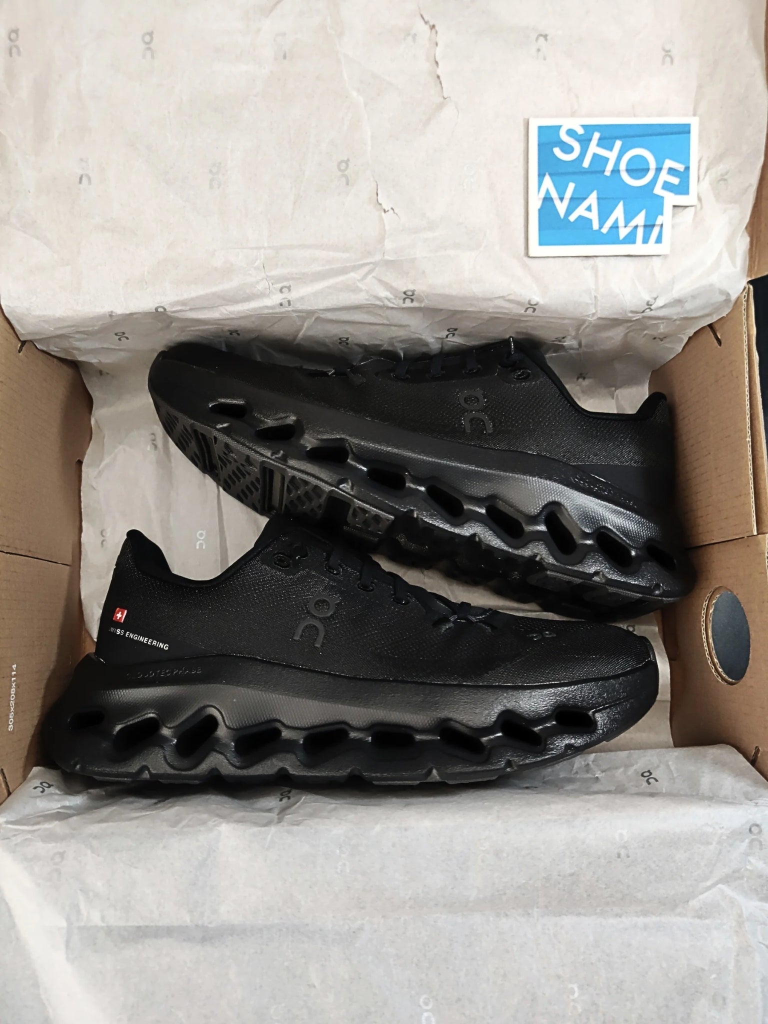 on-cloudtilt-eclipse-black-womens-3WE10050264-6