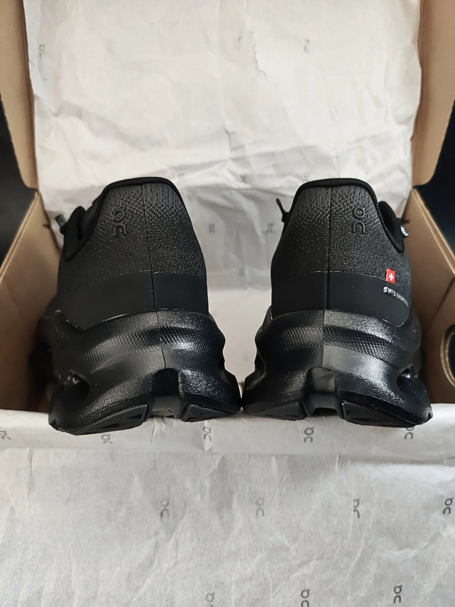 on-cloudtilt-eclipse-black-womens-3WE10050264-9