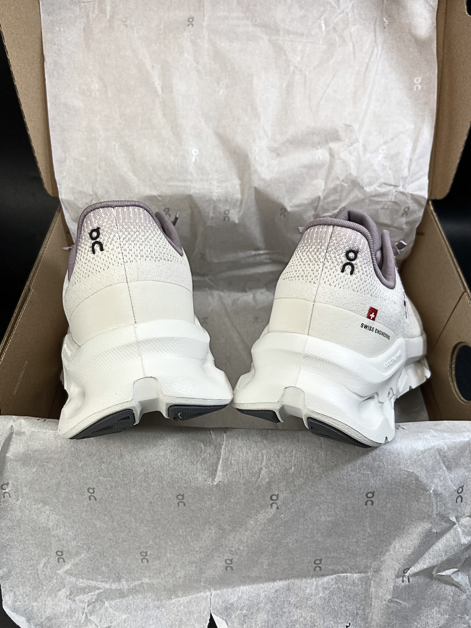 On Cloudtilt 'Heron Dew' (W)