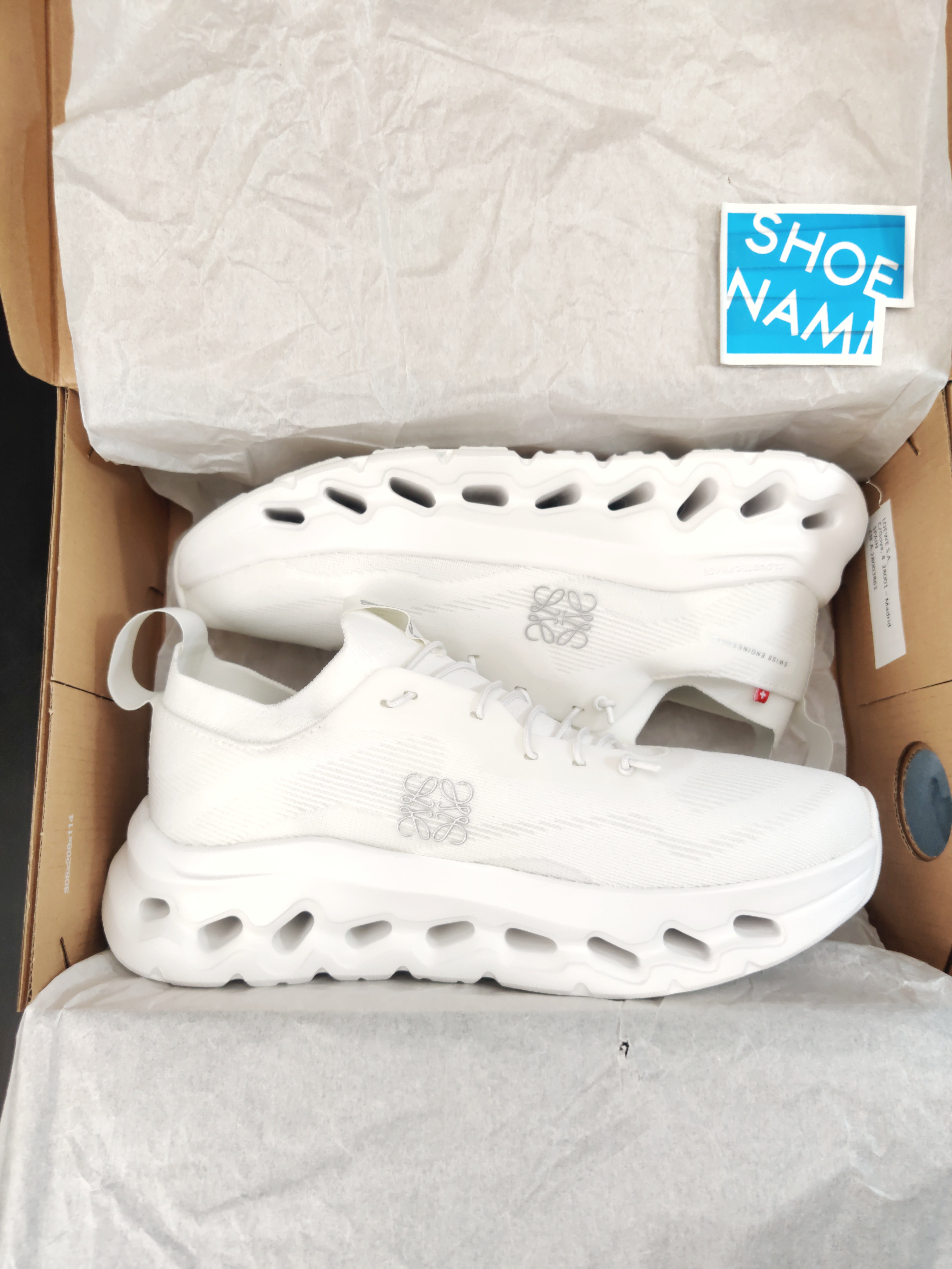 /on-cloudtilt-loewe-all-white-womens-3WD30310108-2