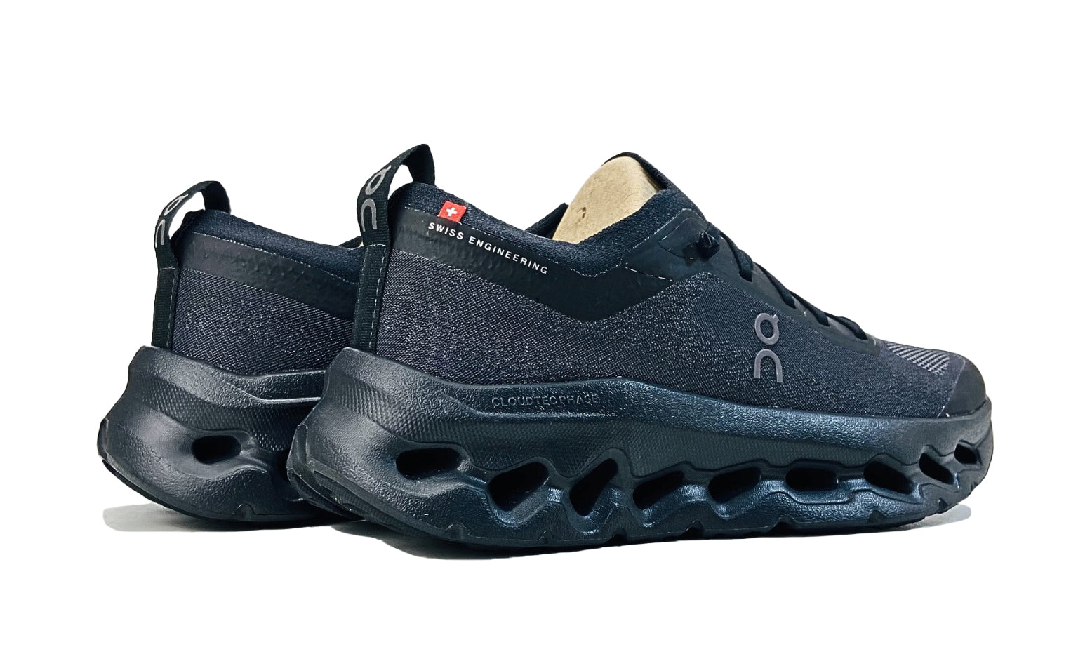 on-cloudtilt-moon-all-black-womens-3WF30421043-8