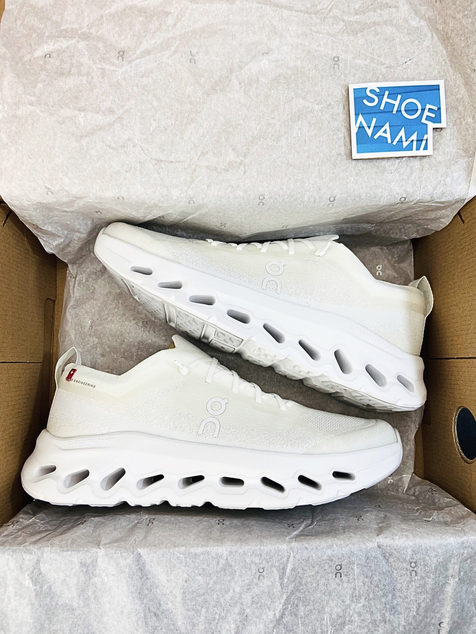 on-cloudtilt-moon-white-frost-mens-3MF30670664-4