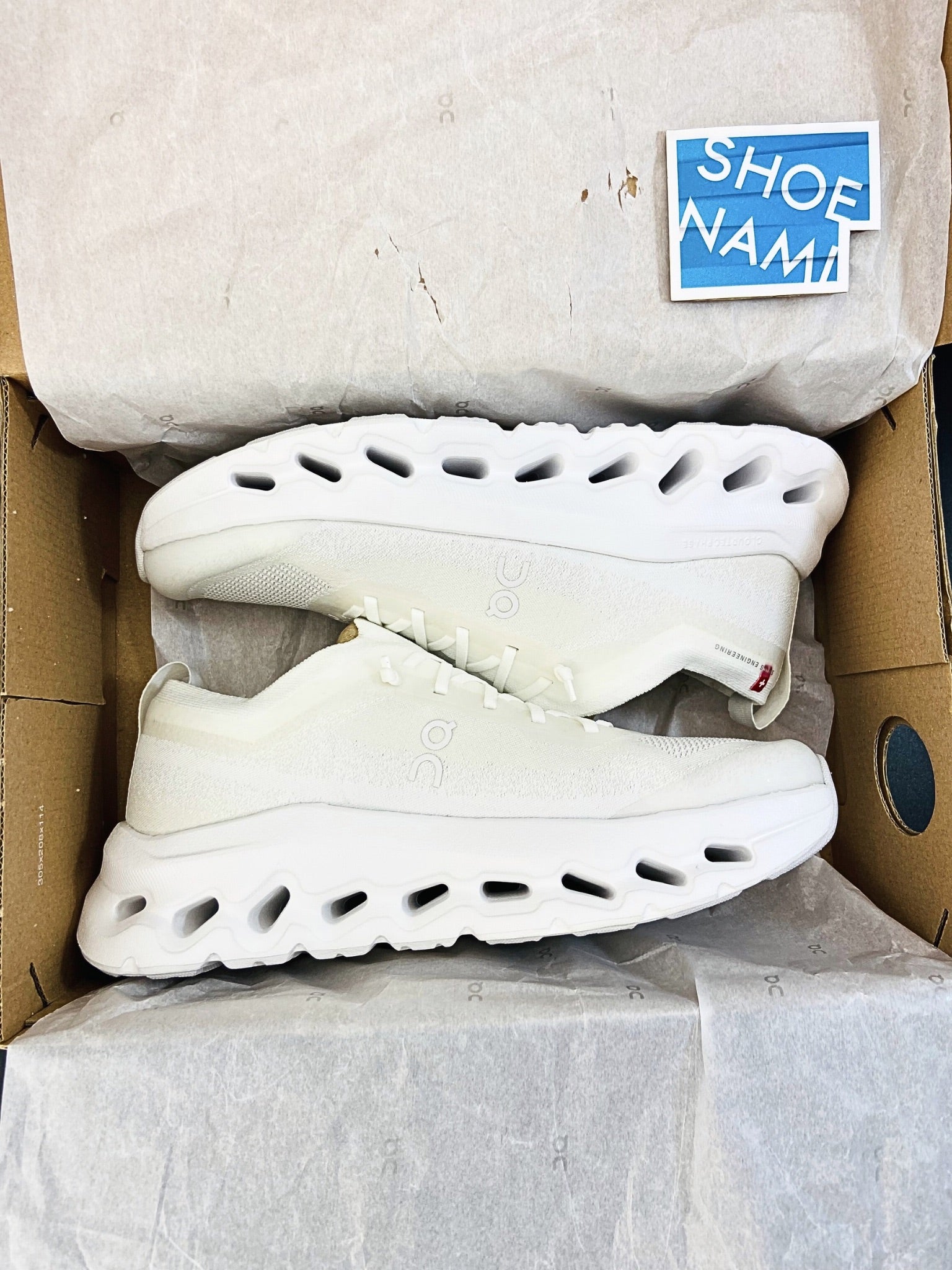 on-cloudtilt-moon-white-frost-womens-3WF30420664-3