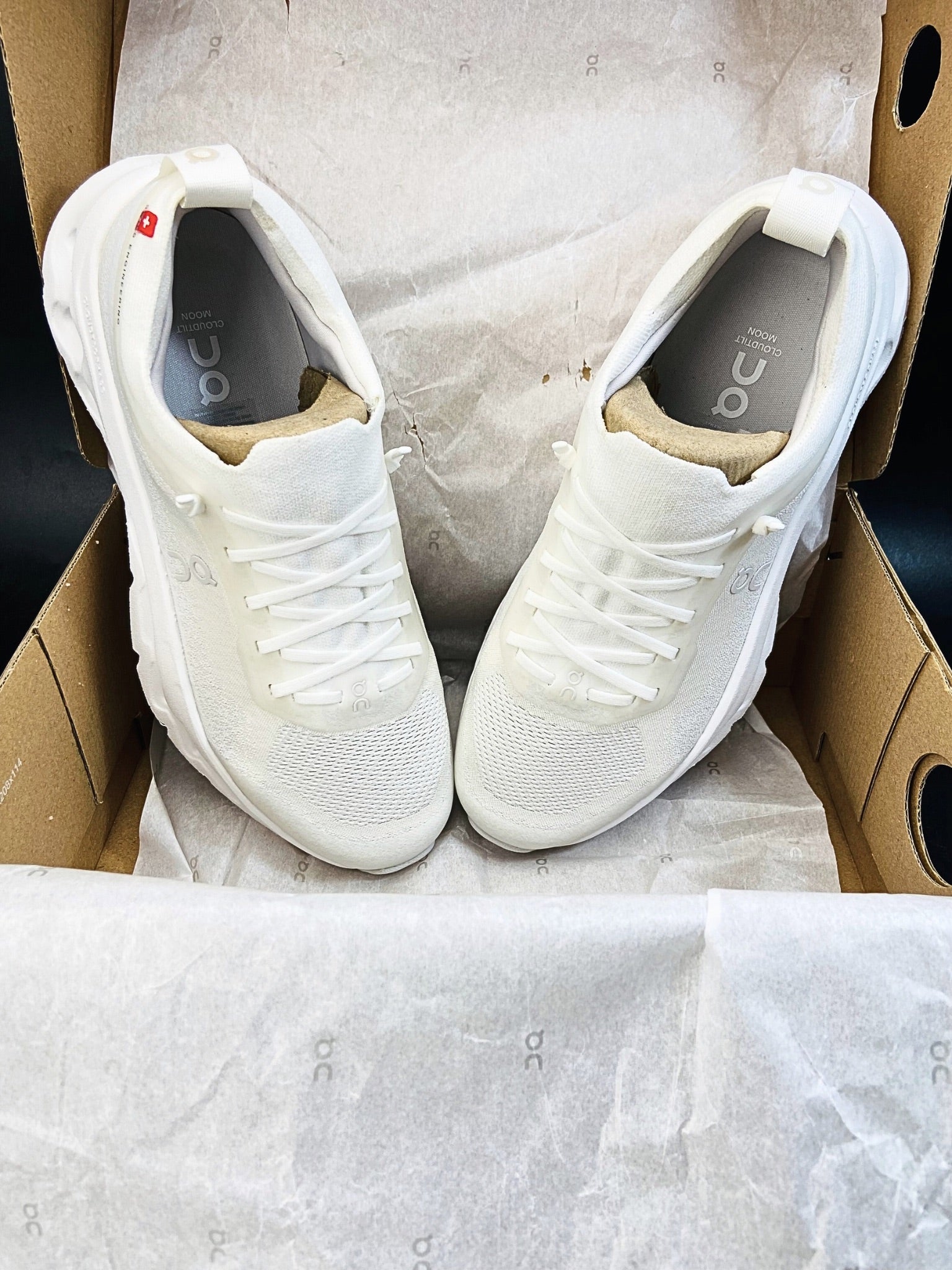 on-cloudtilt-moon-white-frost-womens-3WF30420664-5