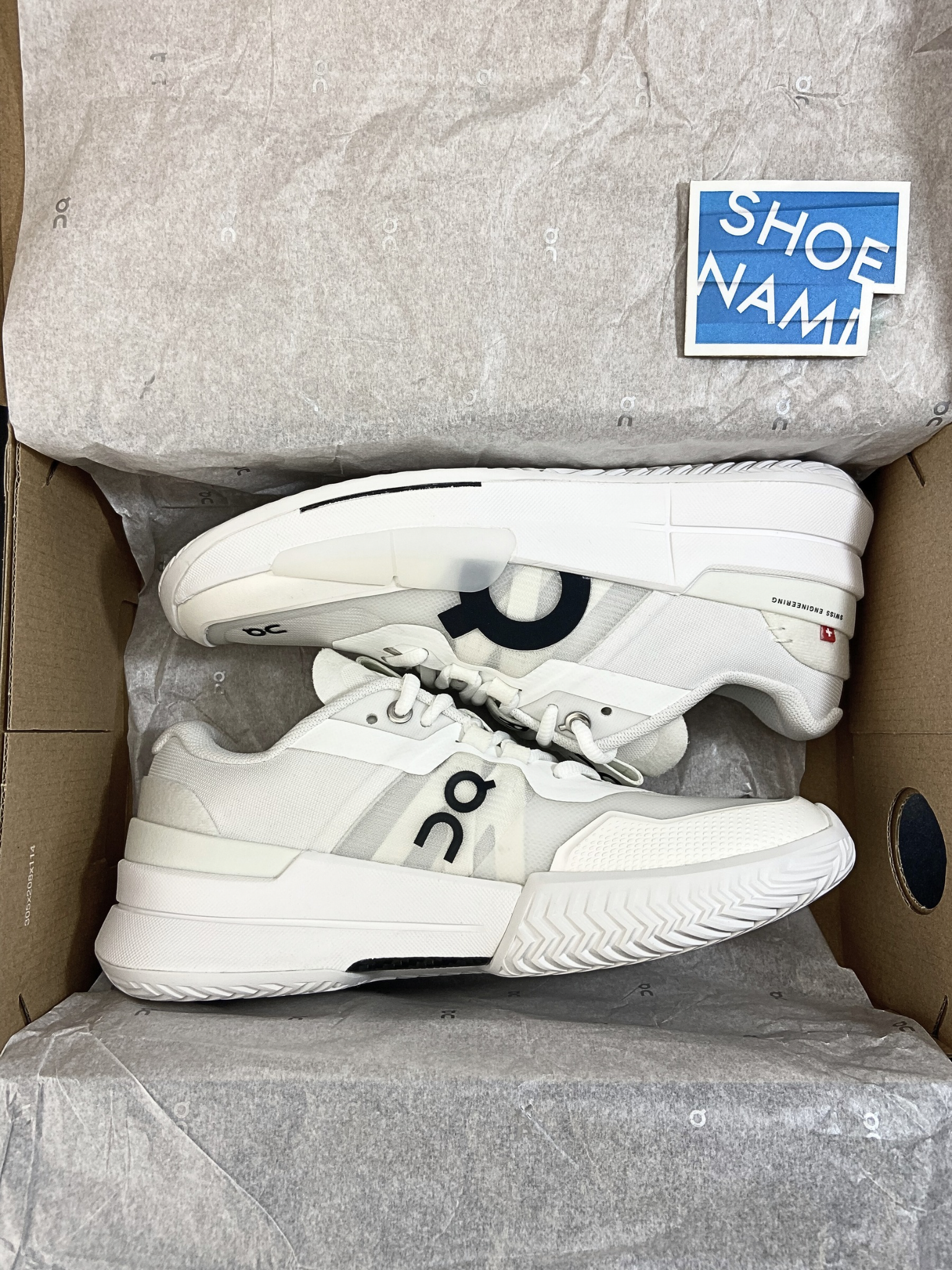 On THE ROGER Pro 2 'All White' (W)