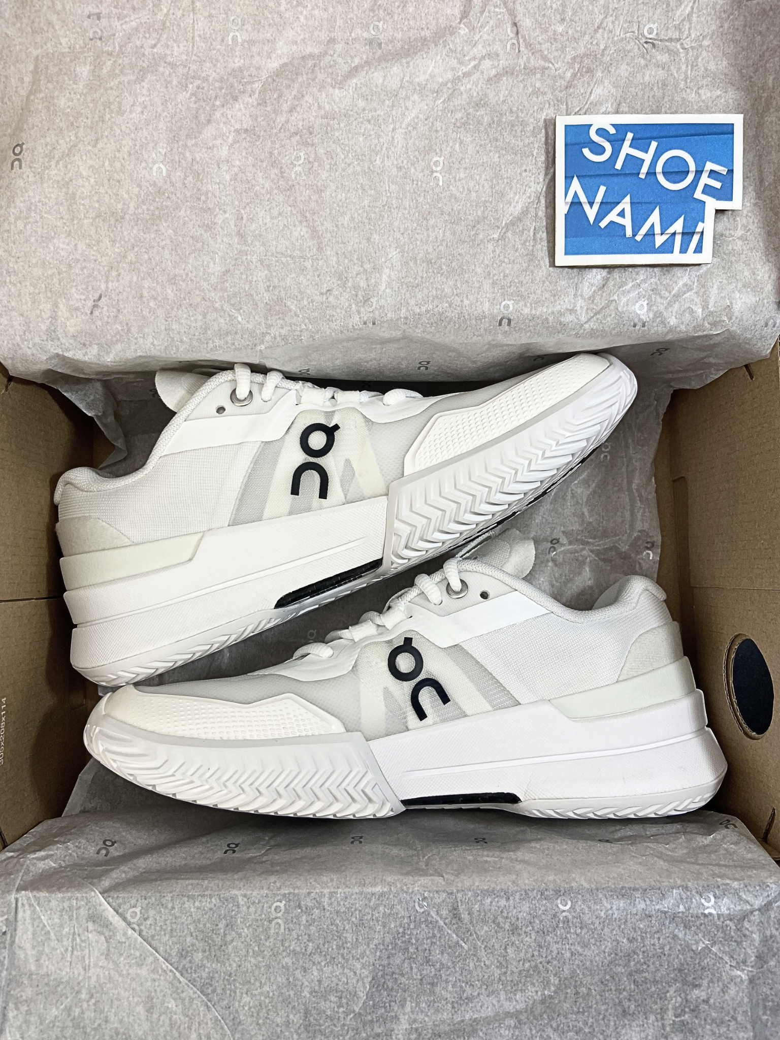 On THE ROGER Pro 2 'All White' (W)